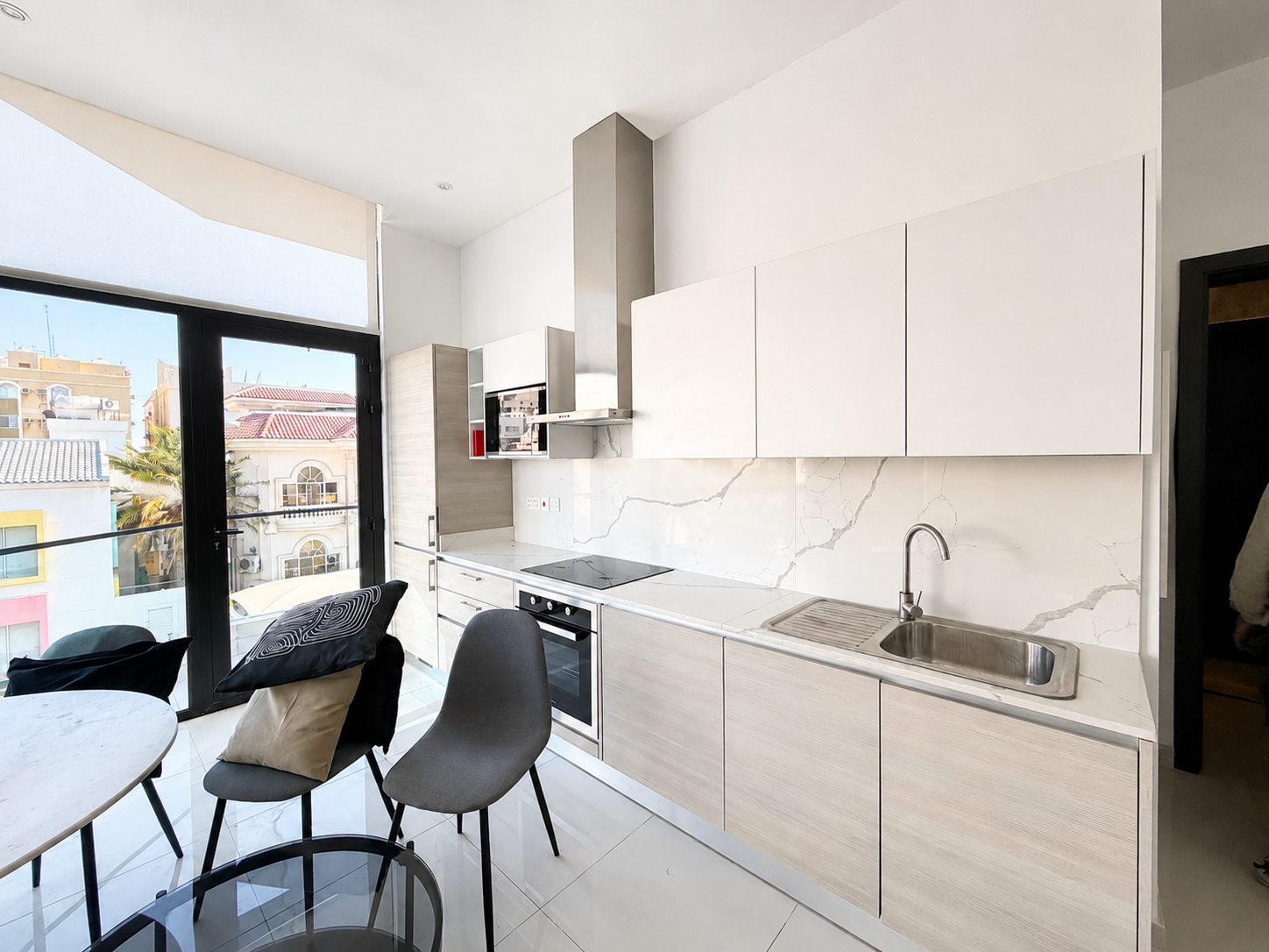 BRIGHT | SPACIOUS | MODERN | PRIME LOCATION