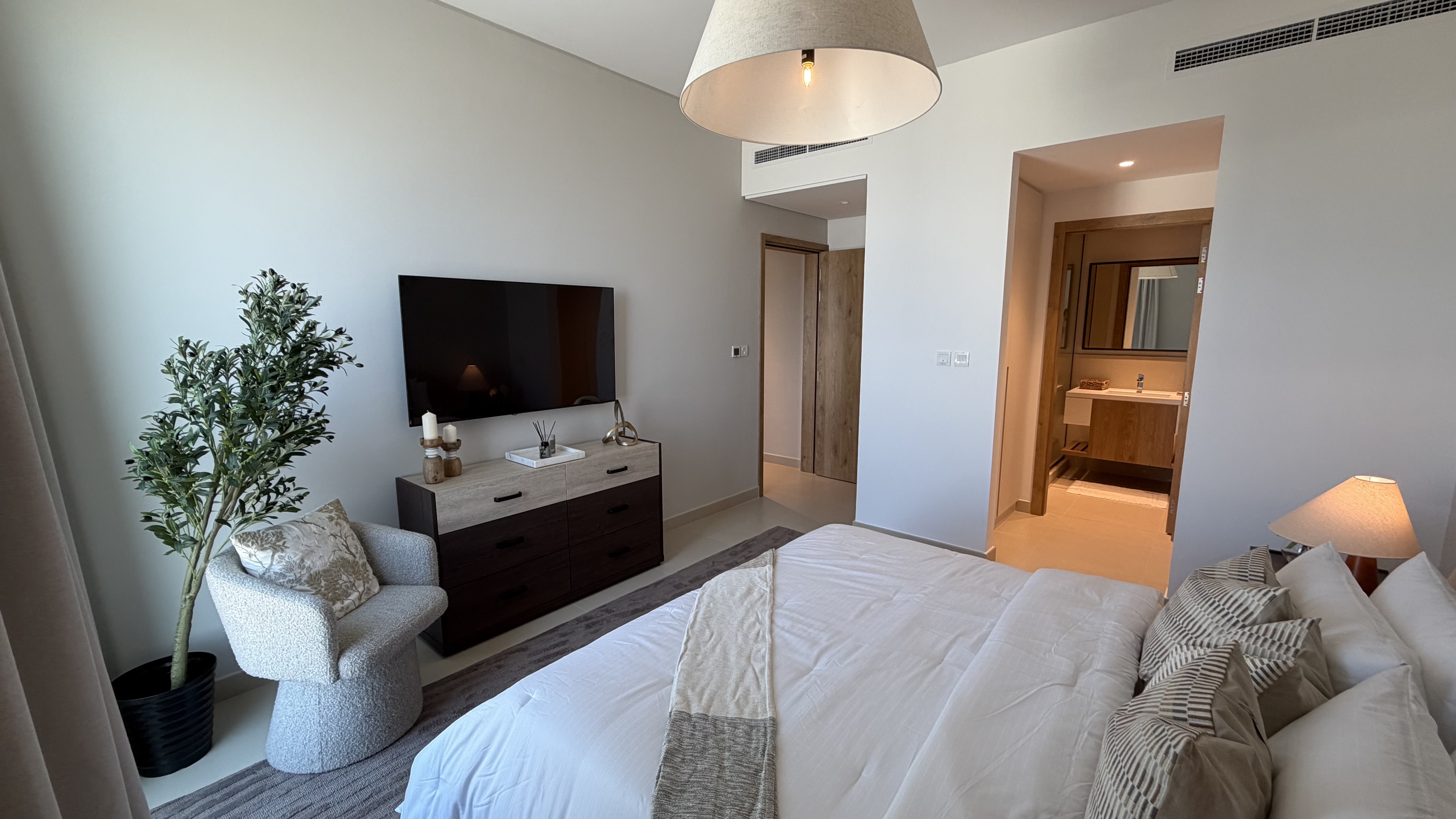 LUXURIOUS 2BR Corner Apartment in Marassi