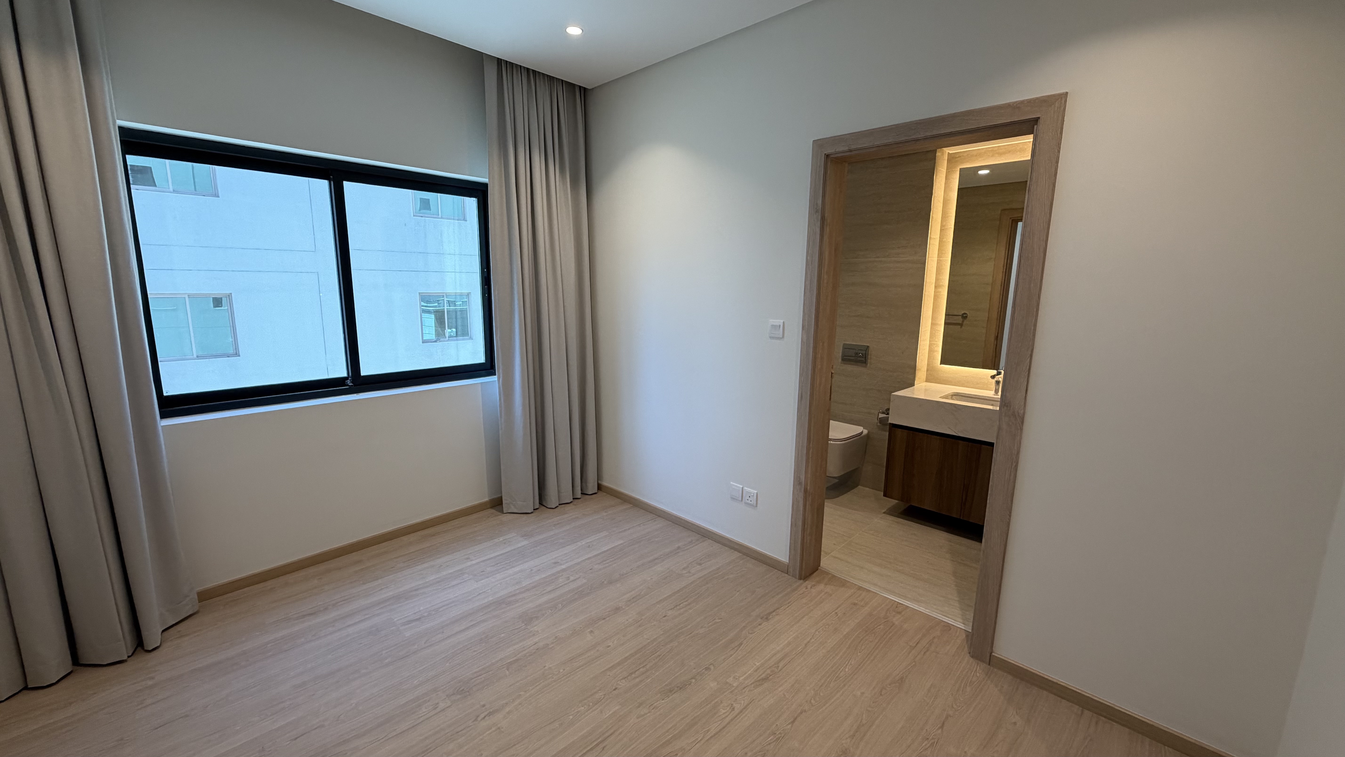 Luxury 4BR Duplex | Stunning Sea Views | Amwaj