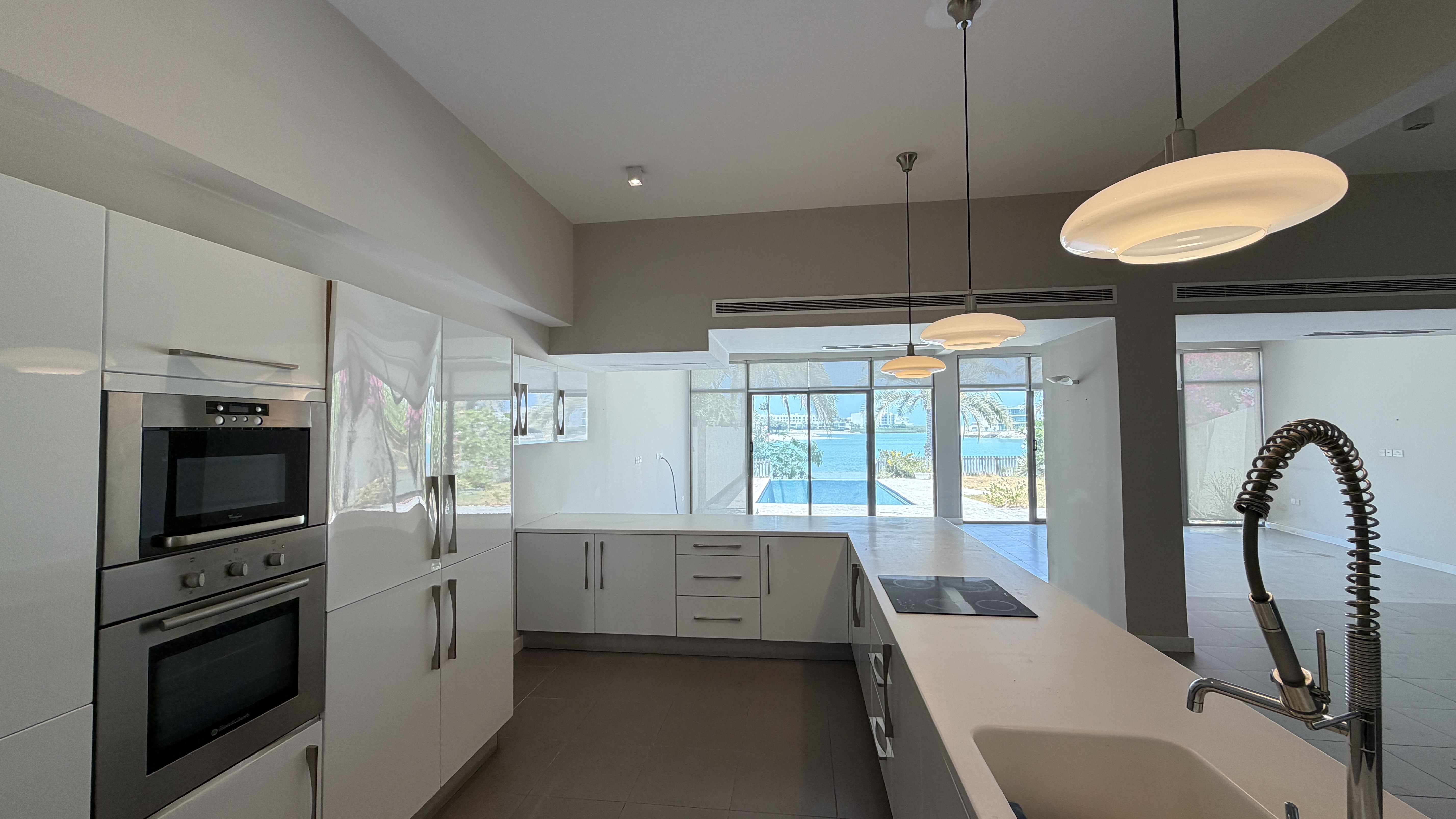 Luxury Beachfront Villa | 5BR+Maid | Private Pool | Amwaj Islands
