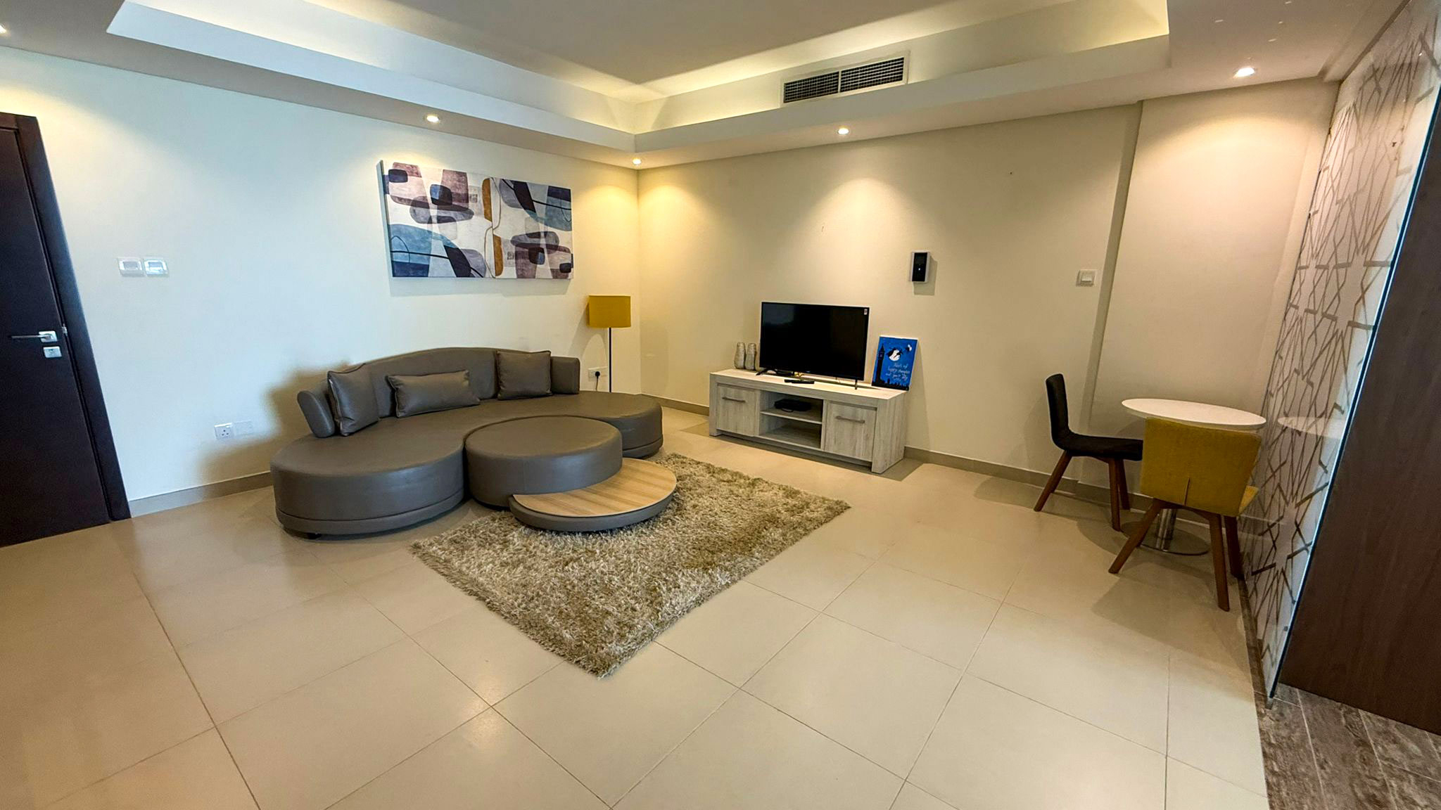 Studio Apartment for Rent | Pool, Gym & Internet