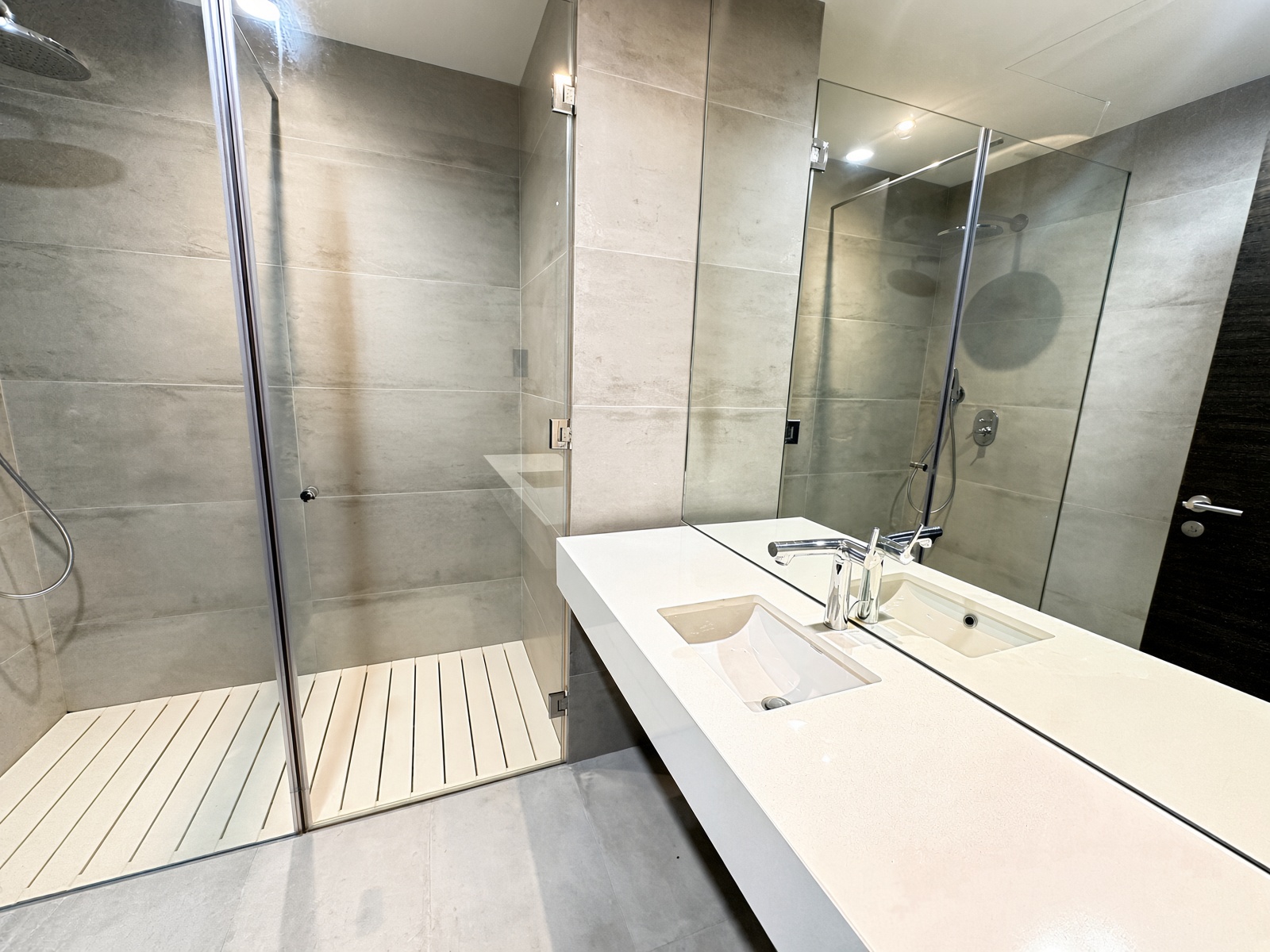 Elegant | Prime Location |  Sea View.