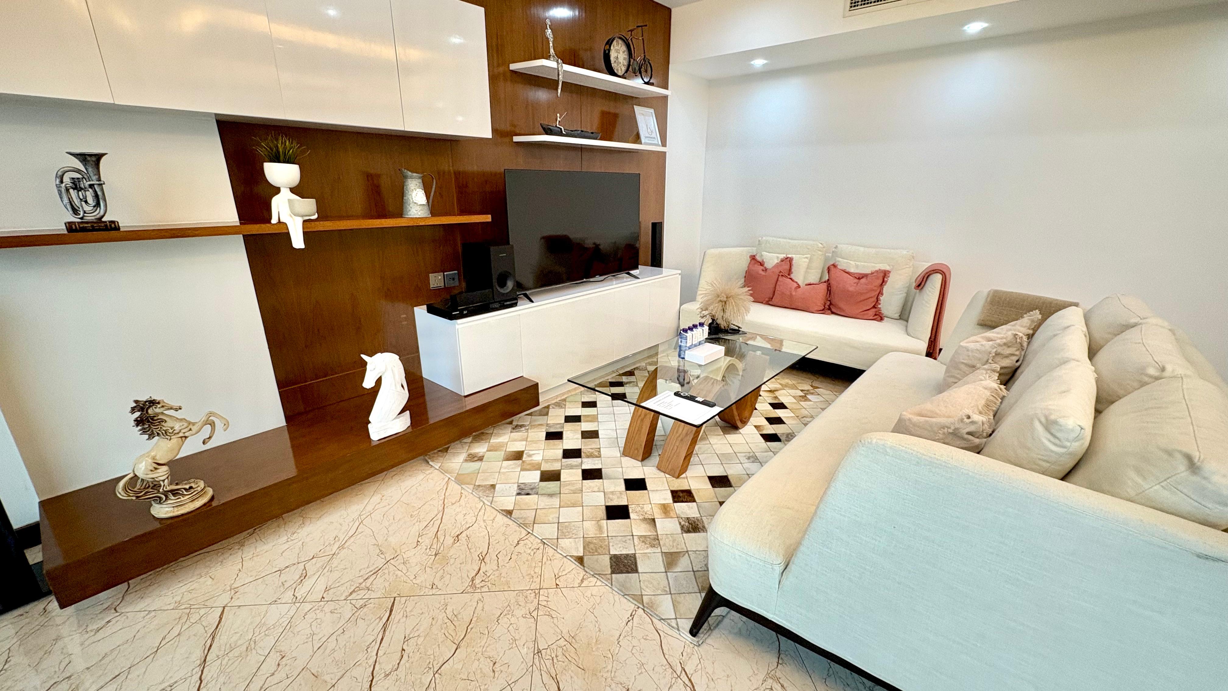 Stylish 2BR Apartment with terrace and housekeeping 