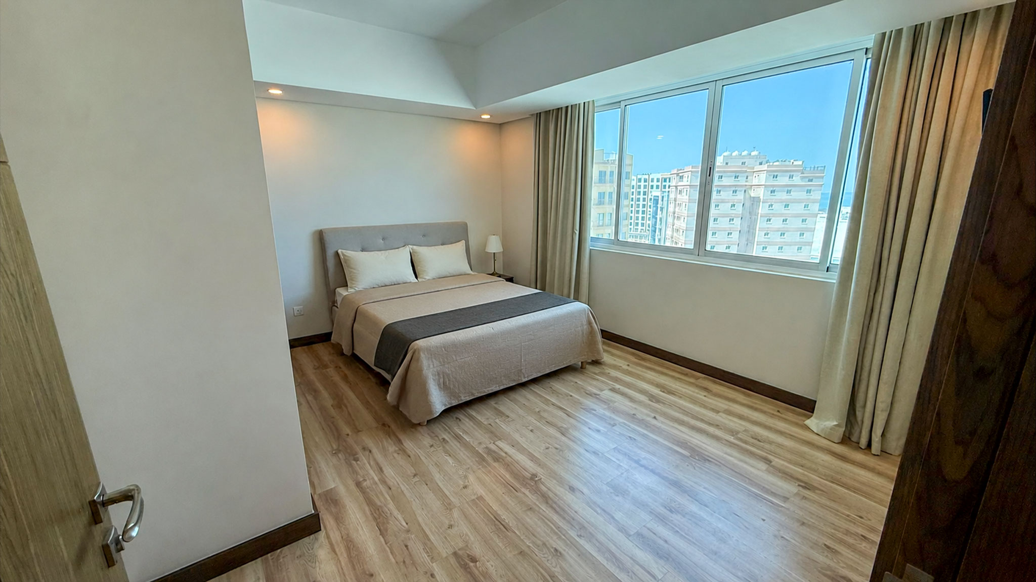 Fully Furnished Apartment | Near RCSI | Balcony | Pool & Gym