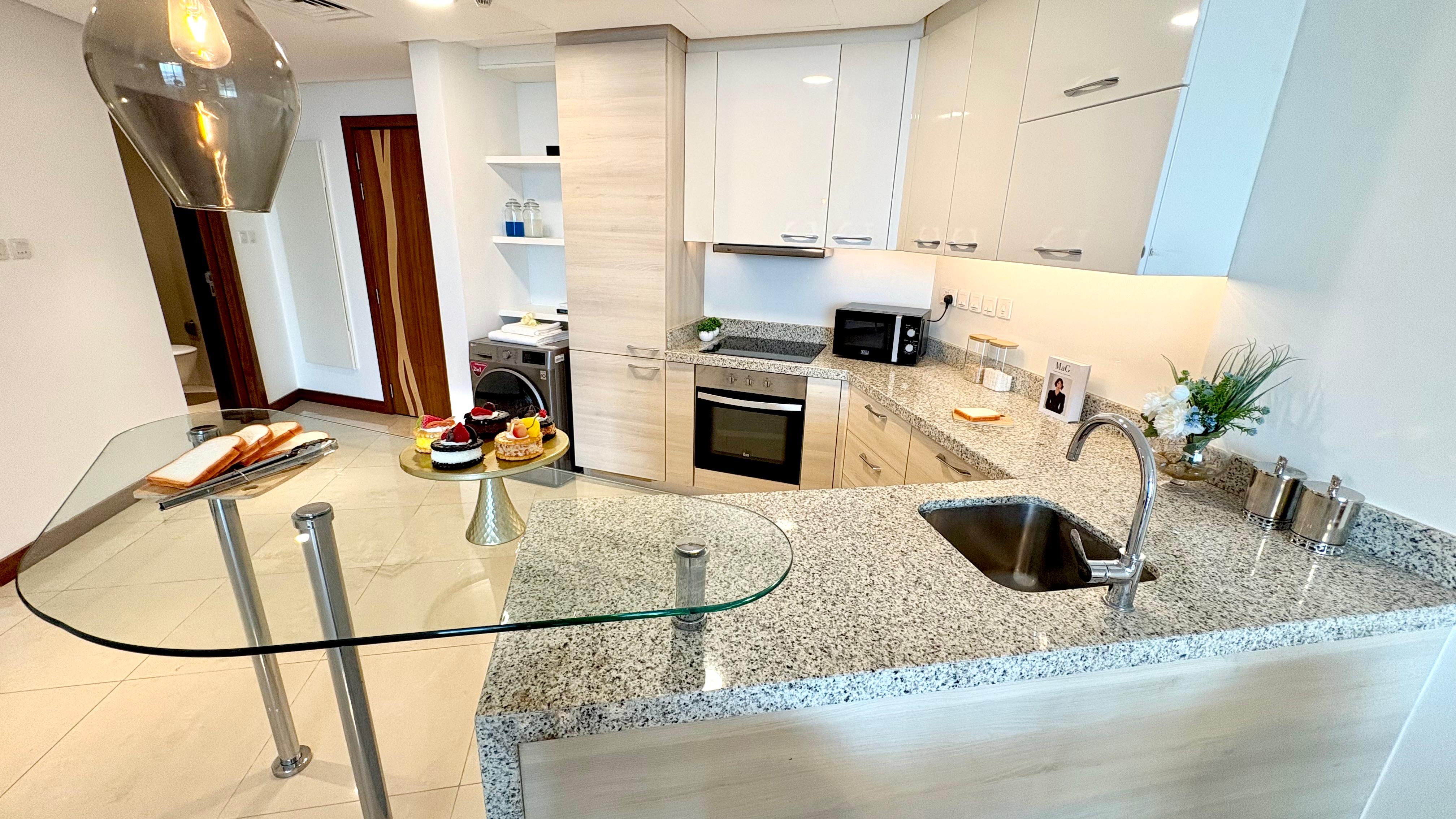 1 BR apartment with sea view and balcony