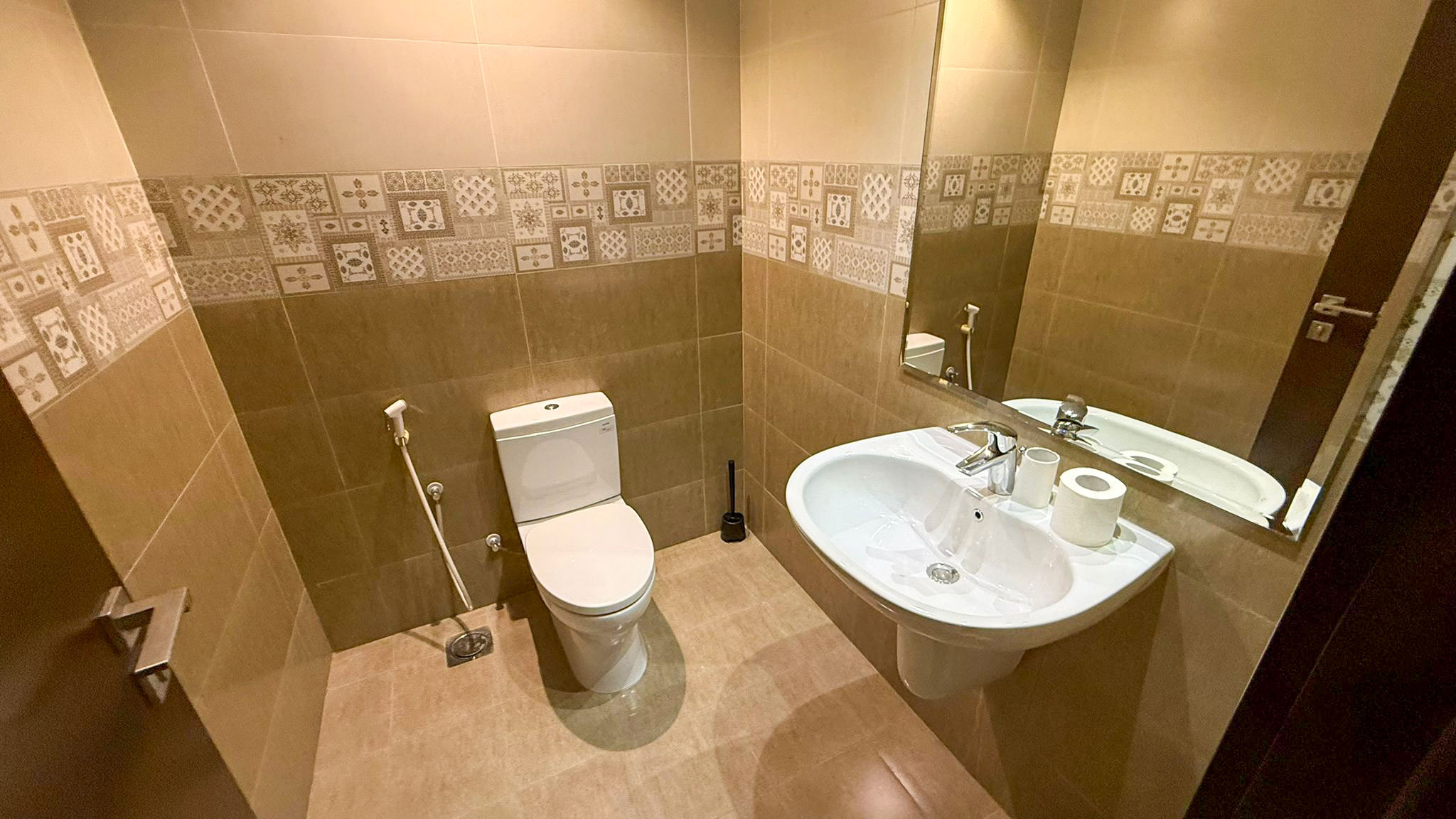 Studio Apartment for Rent | Pool, Gym & Internet