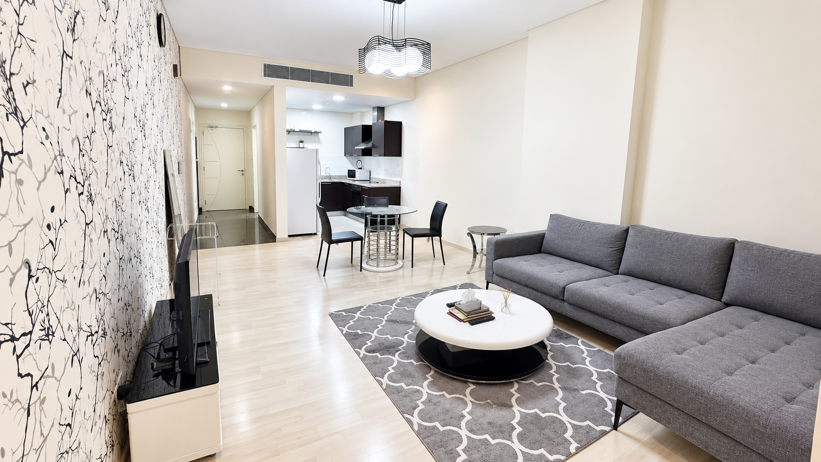 INVESTMENT STUDIO | NEAR RCSI | POOL & GYM