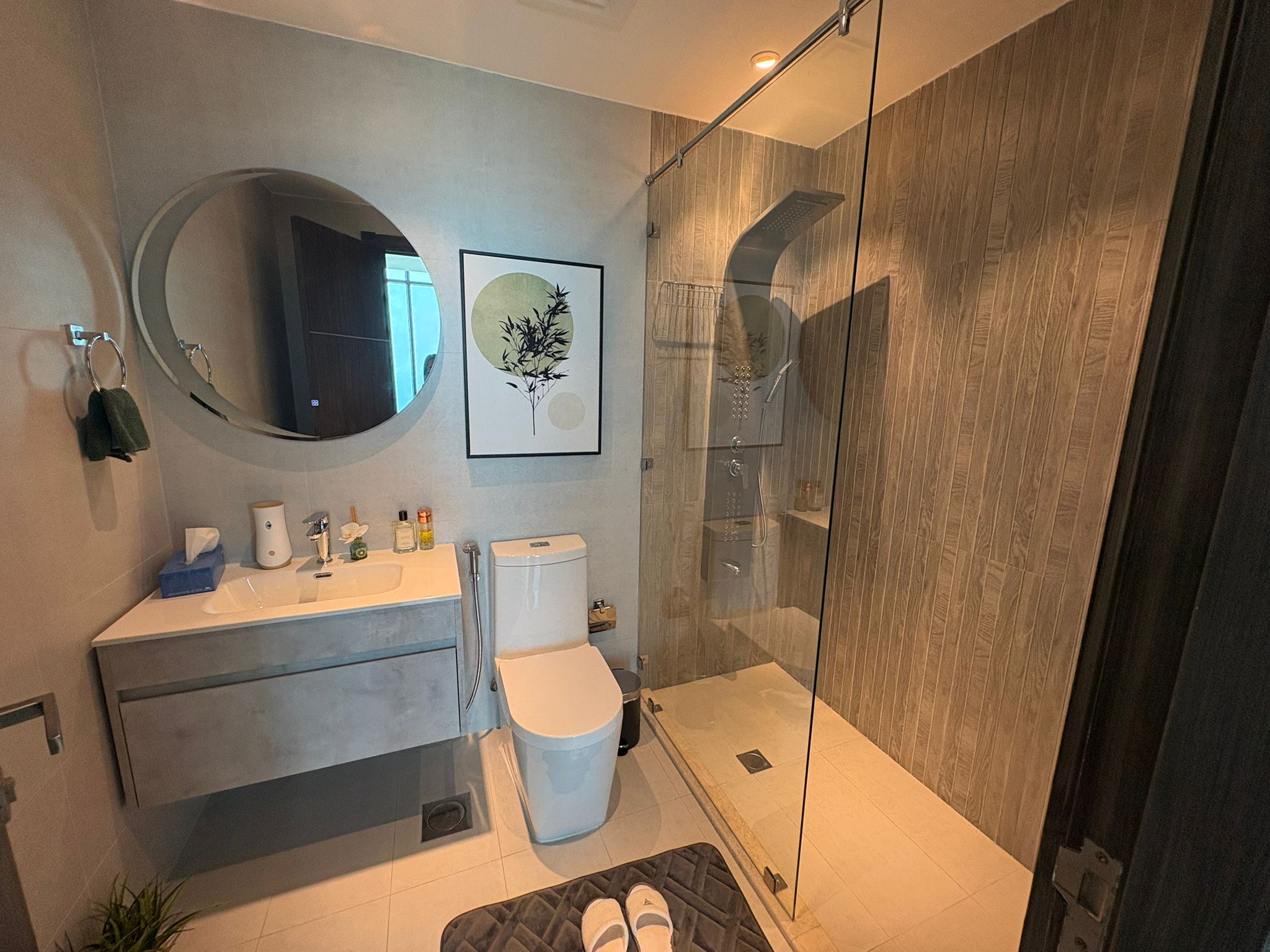 Fully Furnished Luxury 1 Bedroom Apartment