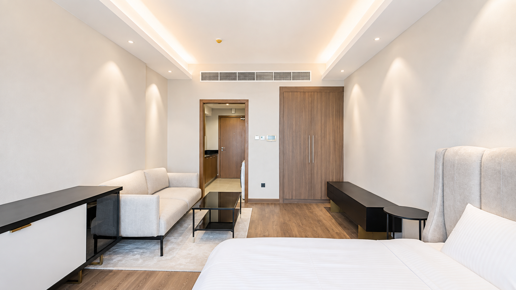 RENOVATED STUDIO | NEW FURNITURE | PRIME LOCATION