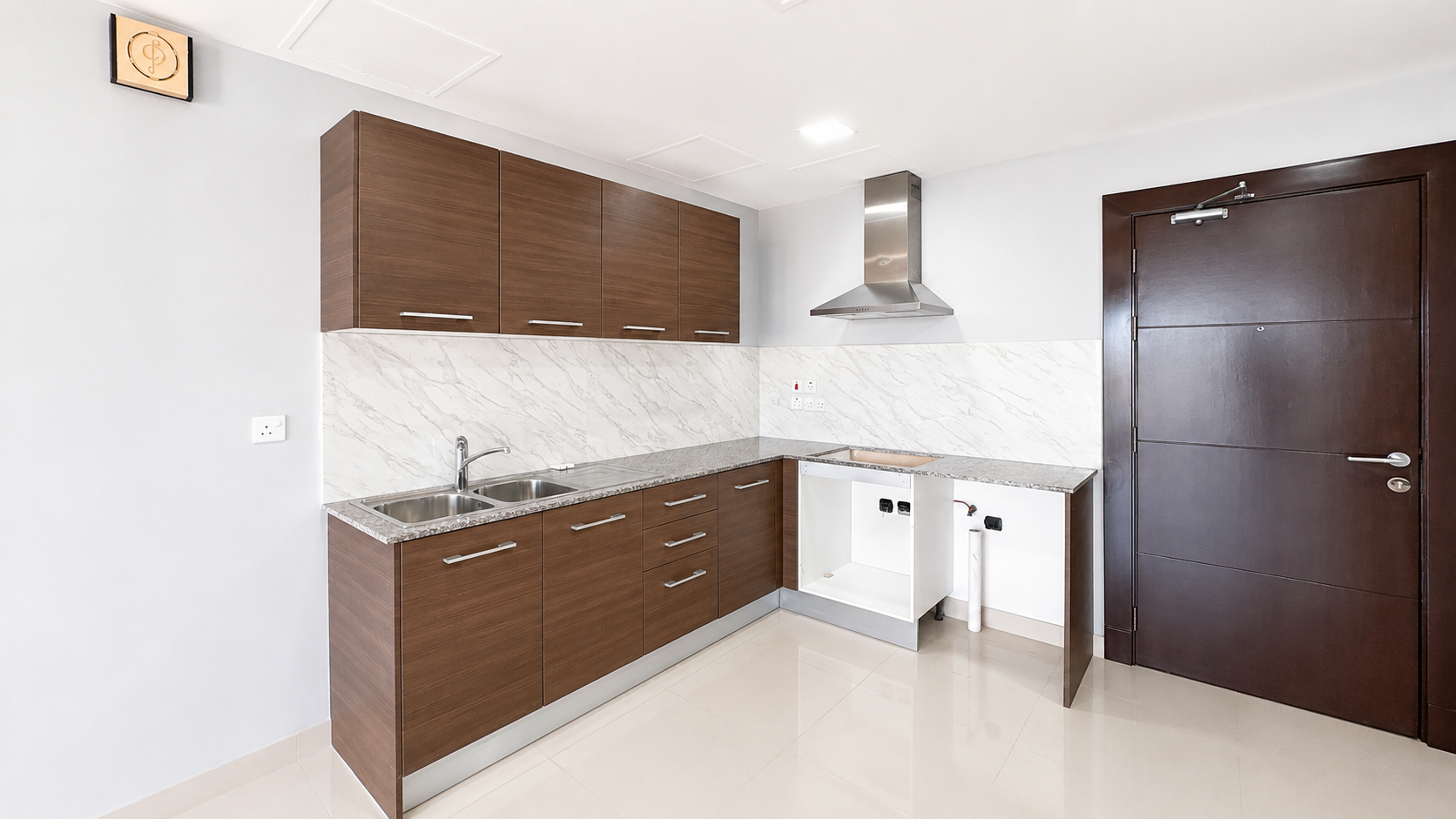 GREAT DEAL | RENOVATED 2BR | BALCONY | SEA VIEW