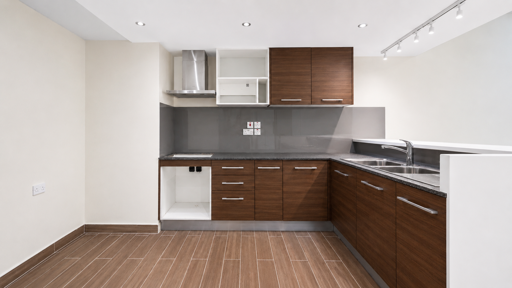 RENOVATED 2BR | PET FRIENDLY | PRIVATE YARD