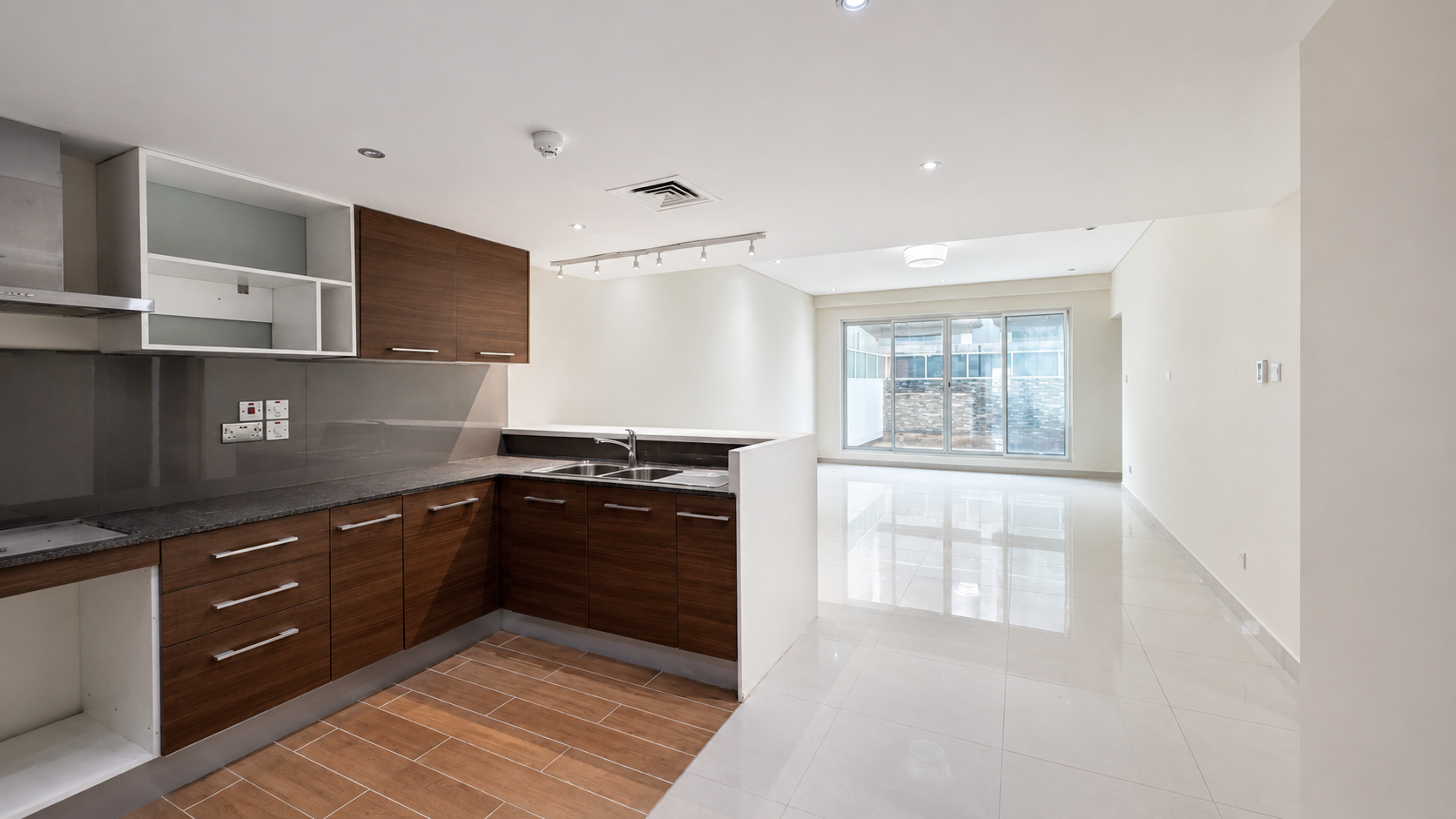 RENOVATED 2BR | PET FRIENDLY | PRIVATE YARD