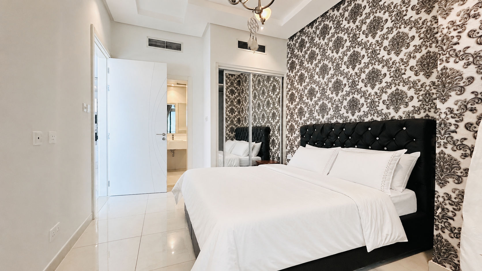 SPACIOUS ROOM | GREAT VIEW | GREAT AMENITIES 