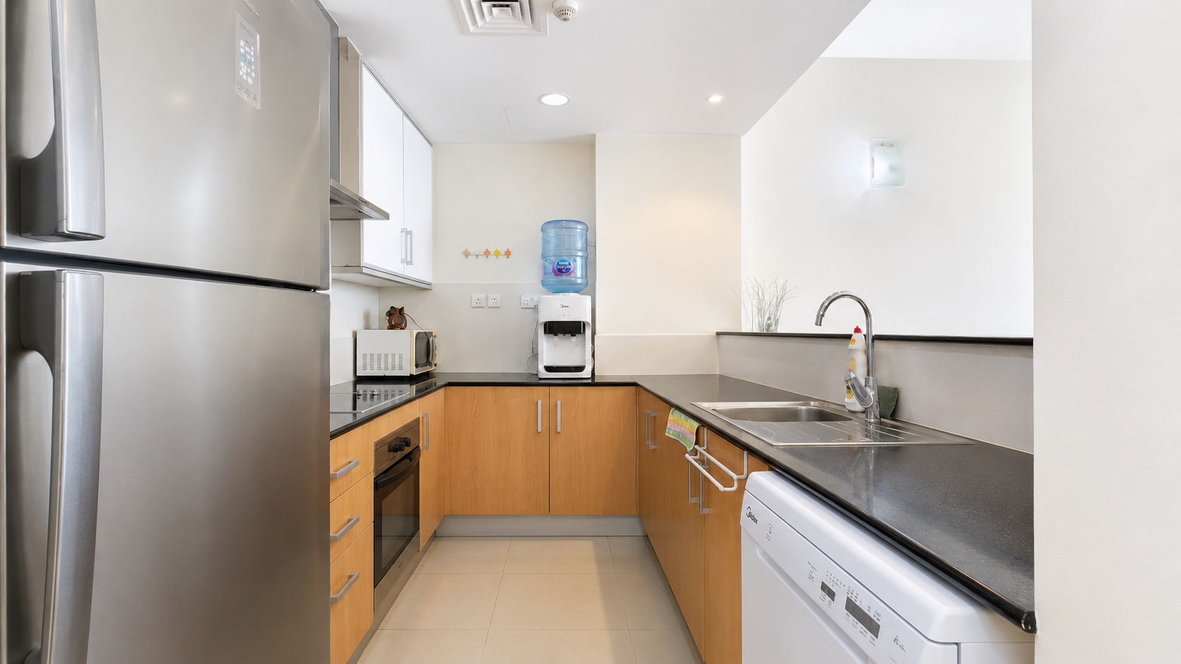 2 Bedrooms Apartment for with Balcony and Sea View