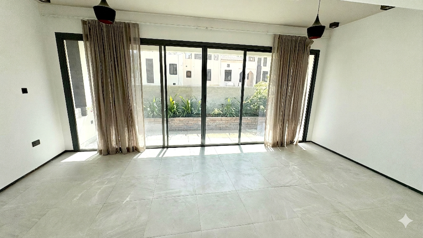 Bright 2 Bedroom Duplex| Close Kitchen & Balcony