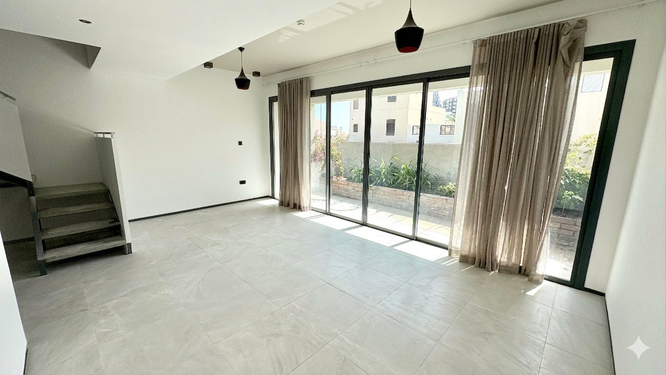Bright 2 Bedroom Duplex| Close Kitchen & Balcony
