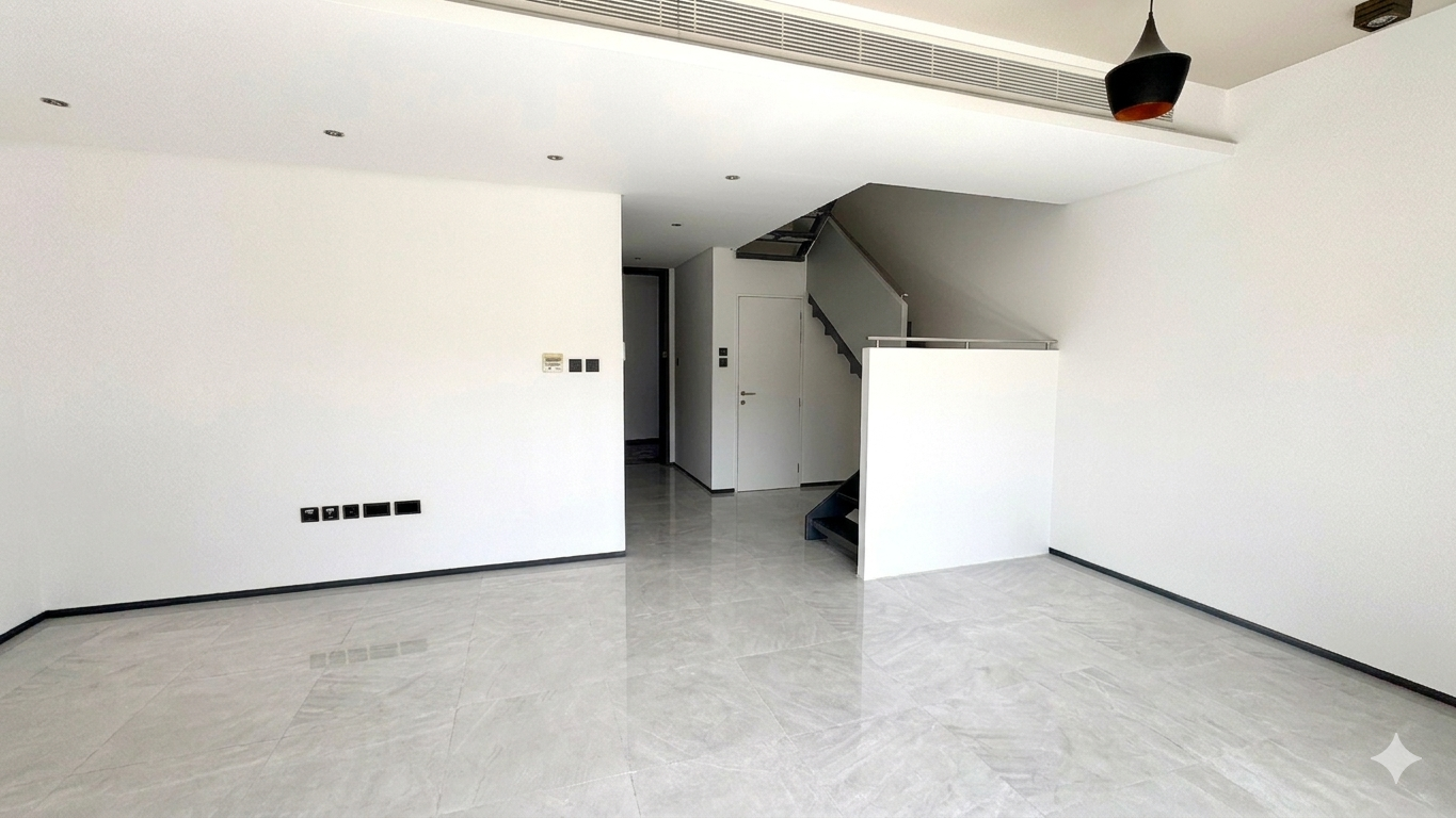 Bright 2 Bedroom Duplex| Close Kitchen & Balcony
