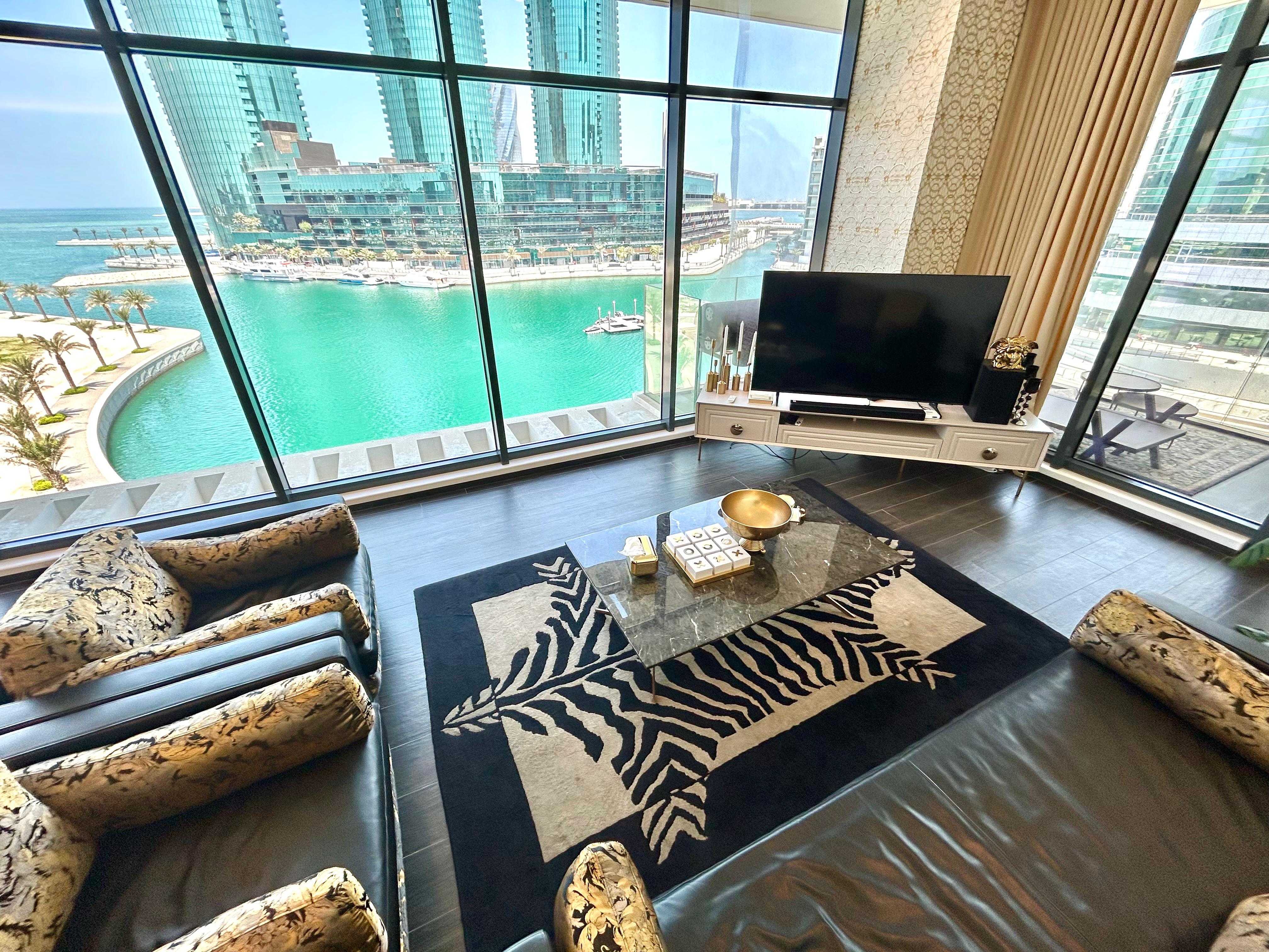Luxury And Spacious Two bedrooms in Financial District 