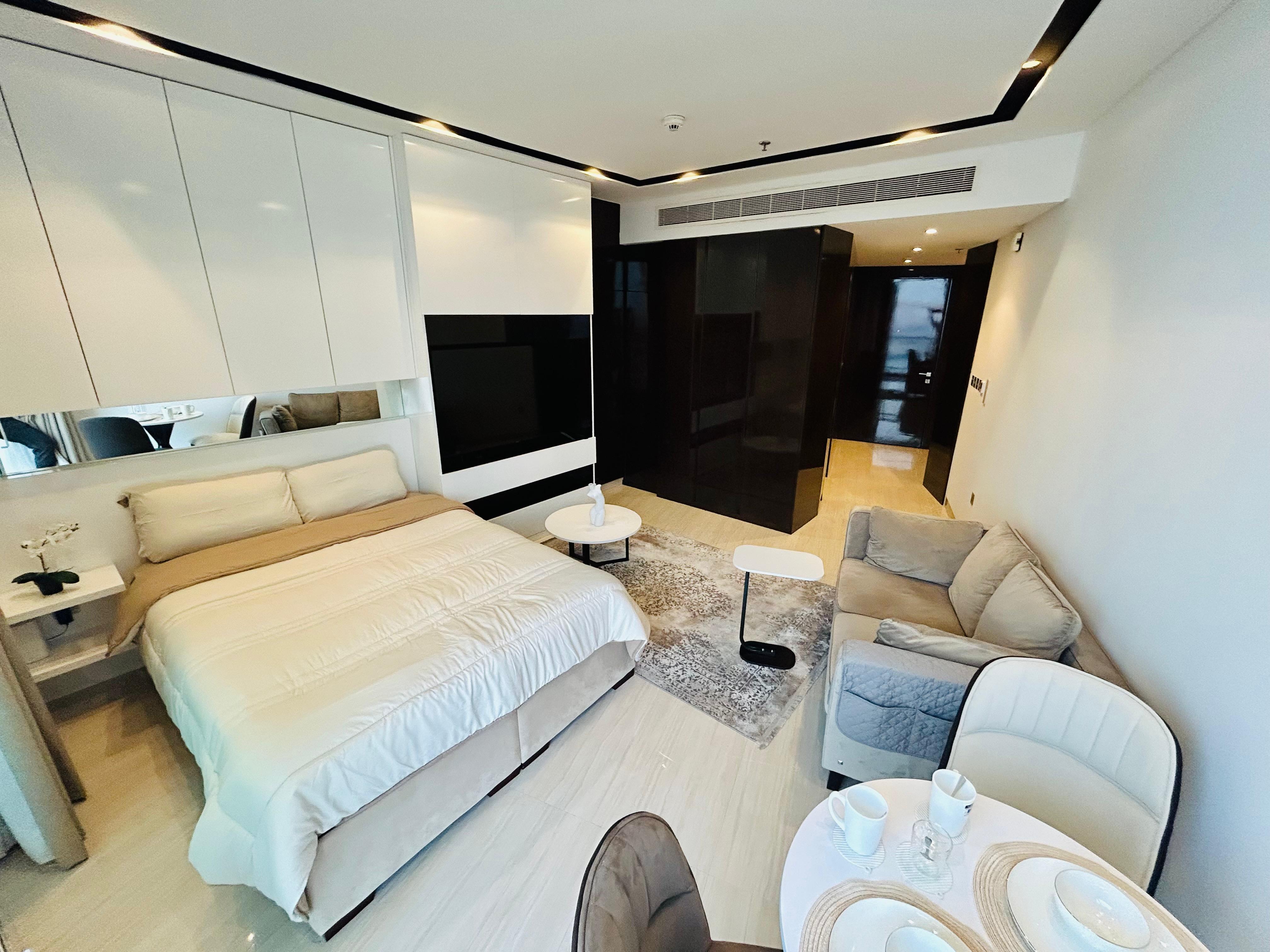  Brand new sea view Studio