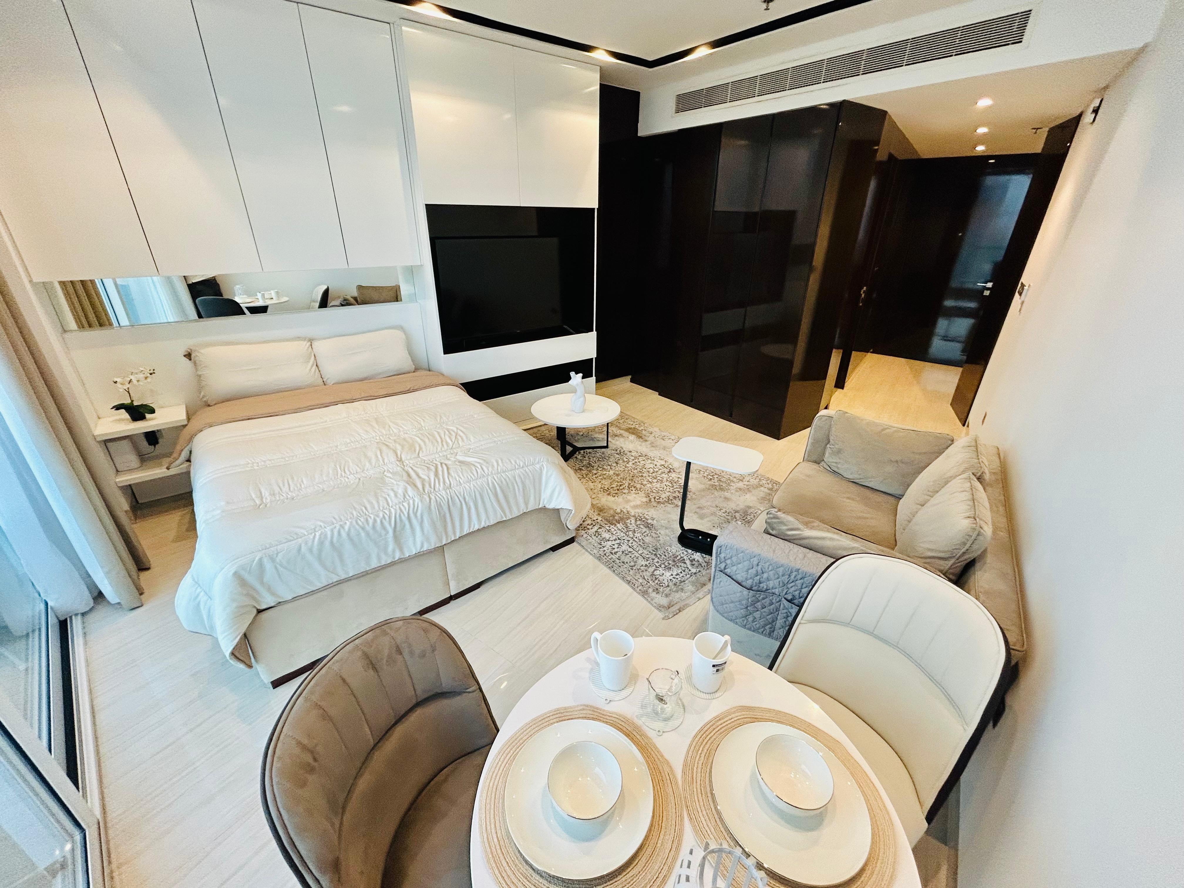  Brand new sea view Studio