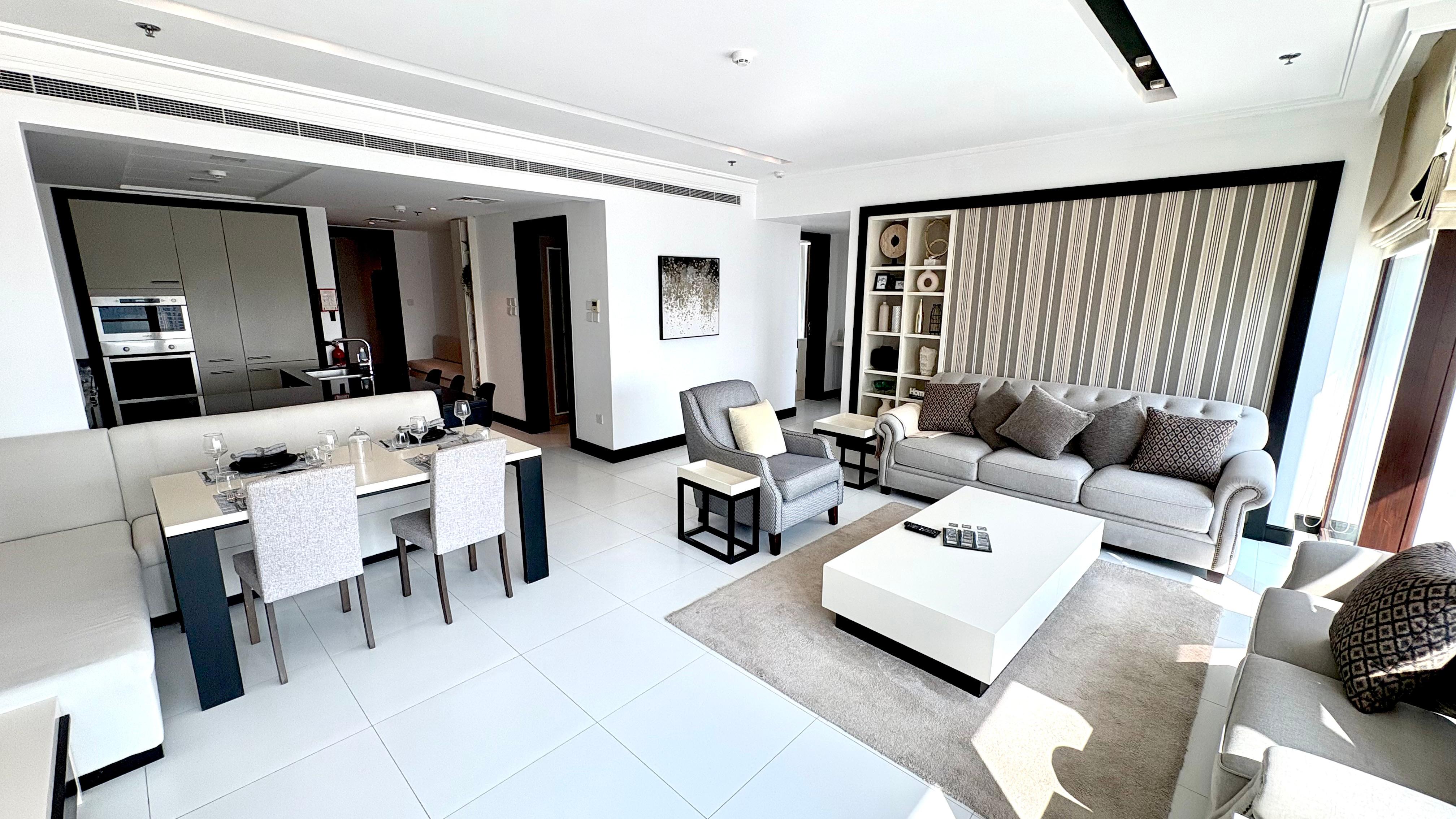 Luxury Spacious Flat with Housekeeping 