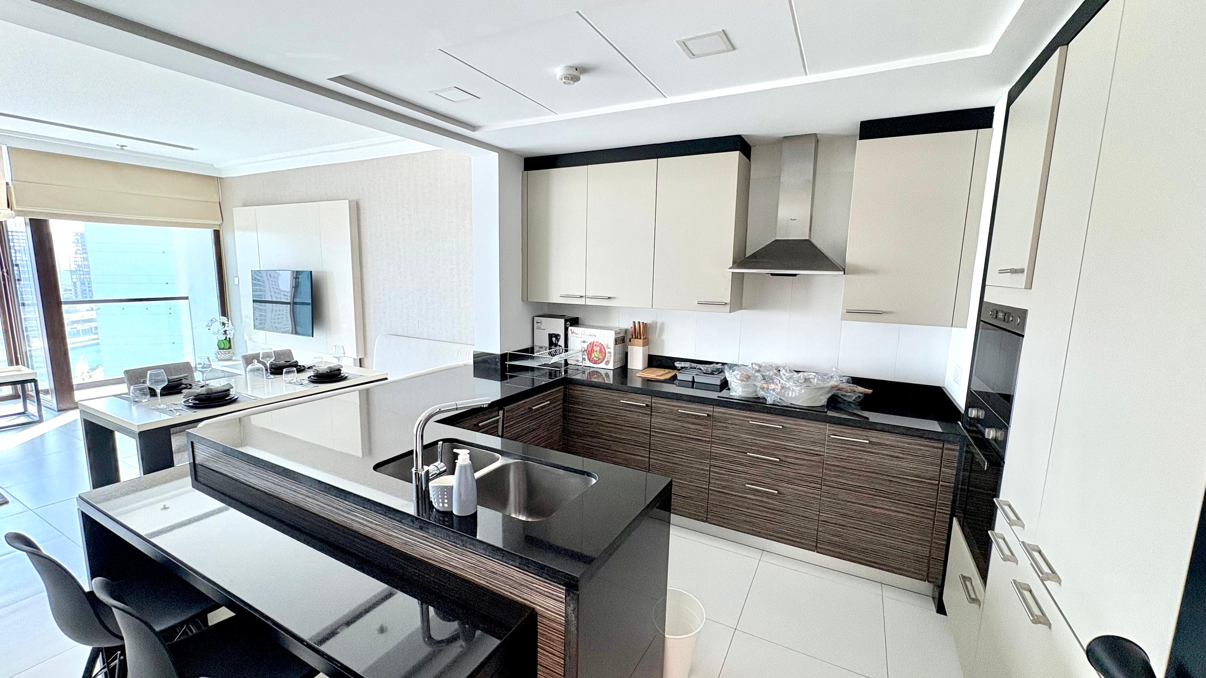 Luxury Spacious Flat with Housekeeping 