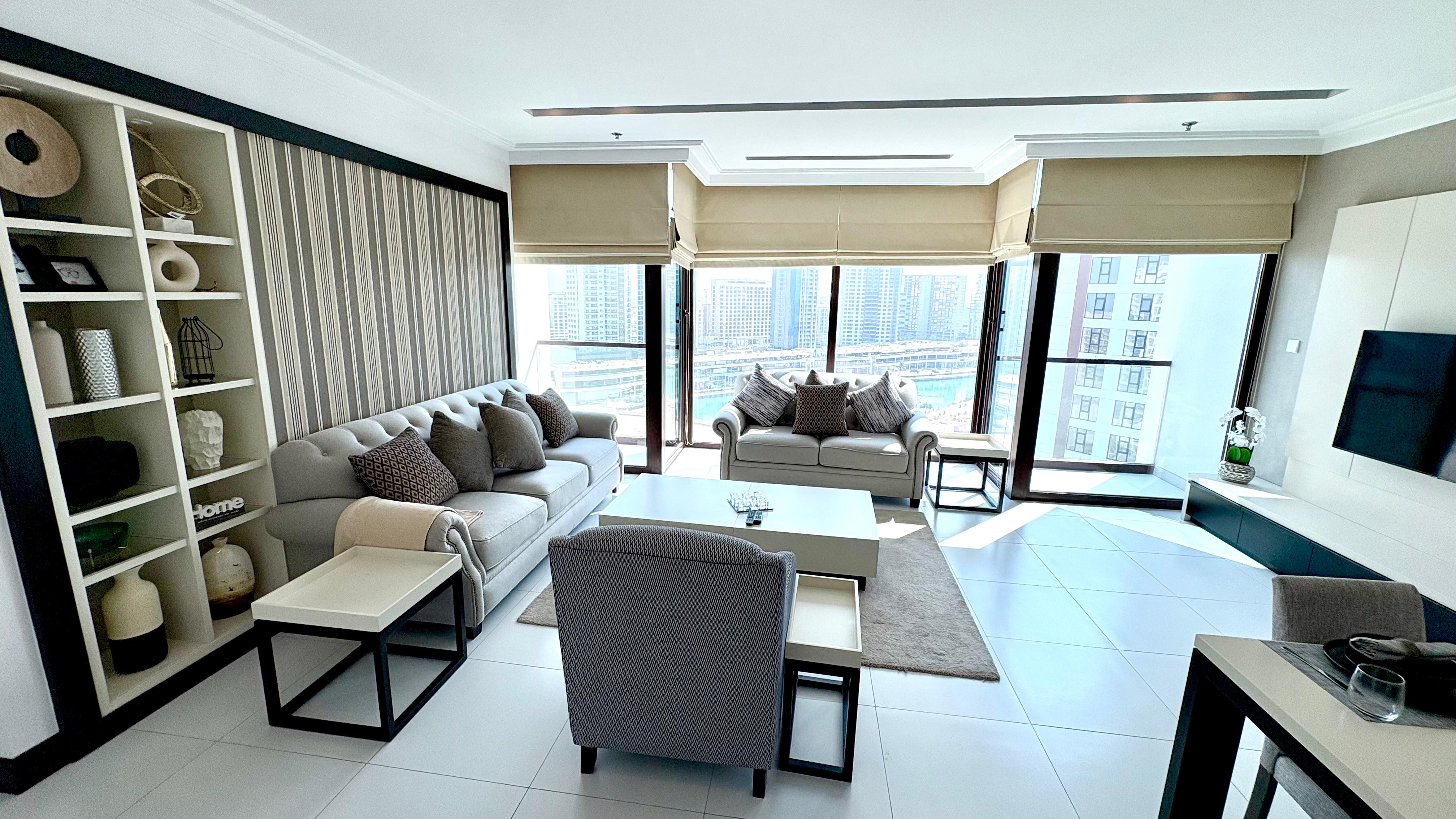 Luxury Spacious Flat with Housekeeping 