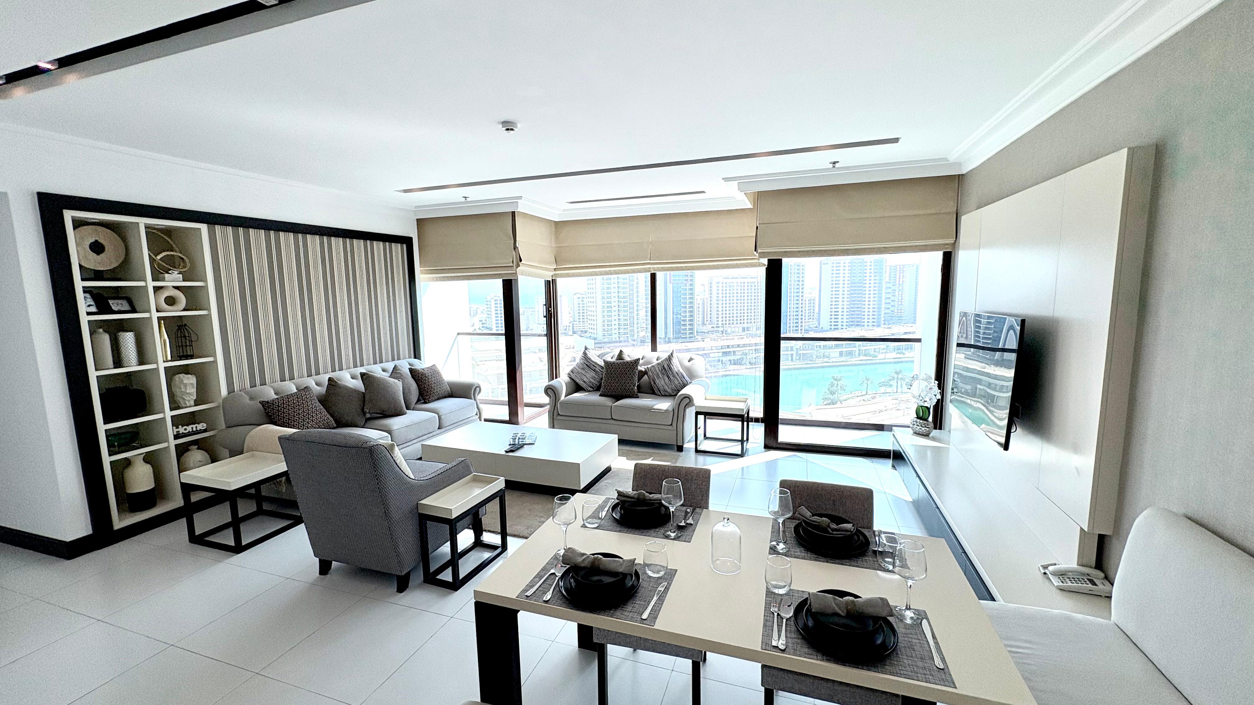 Luxury Spacious Flat with Housekeeping 