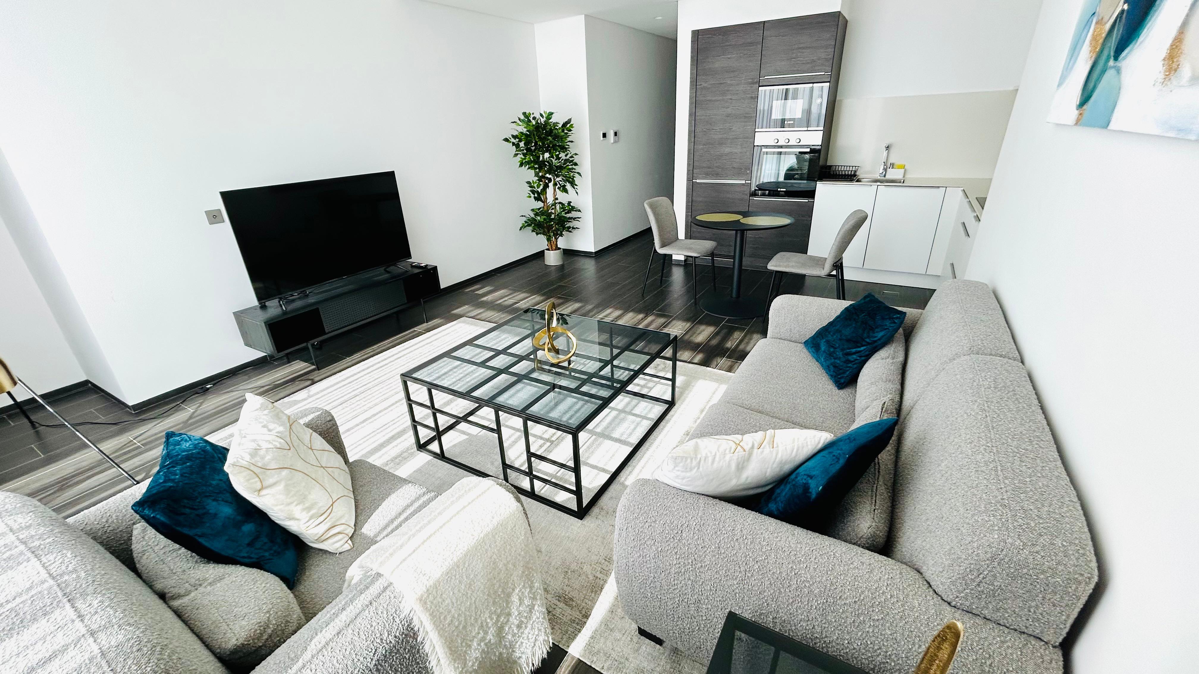 Luxury One bedroom apartment in Harbour Row 