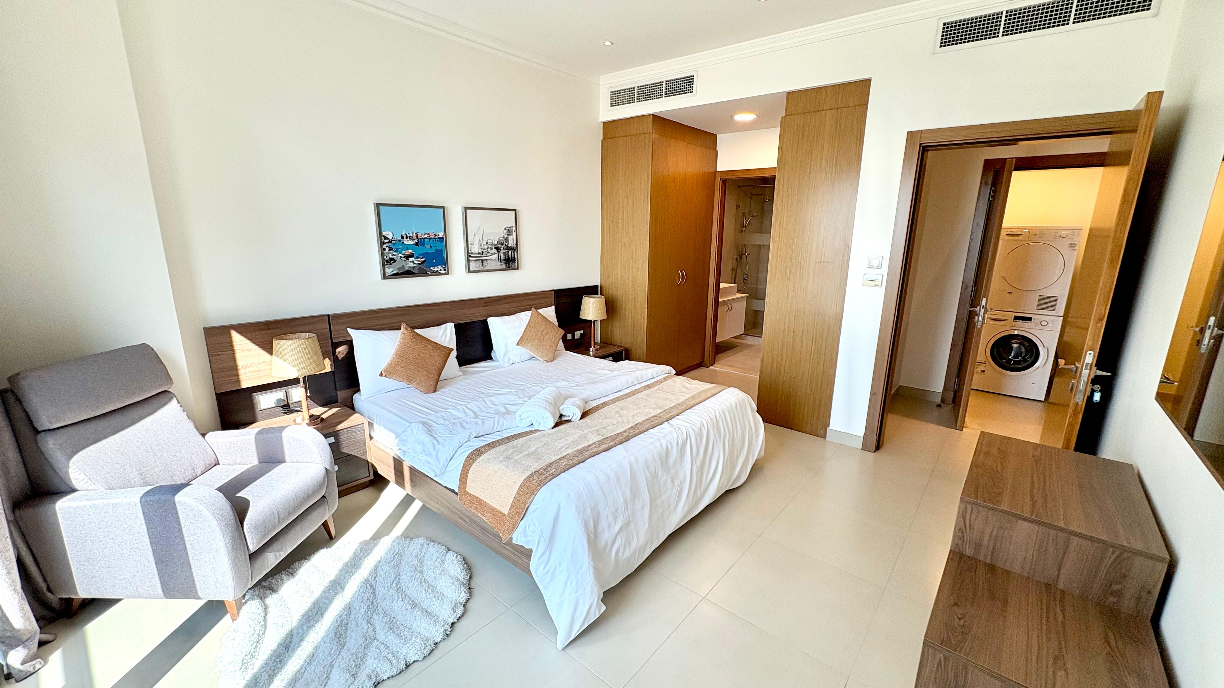 Modern 3BR Apartment | Pool, Gym & Covered Parking
