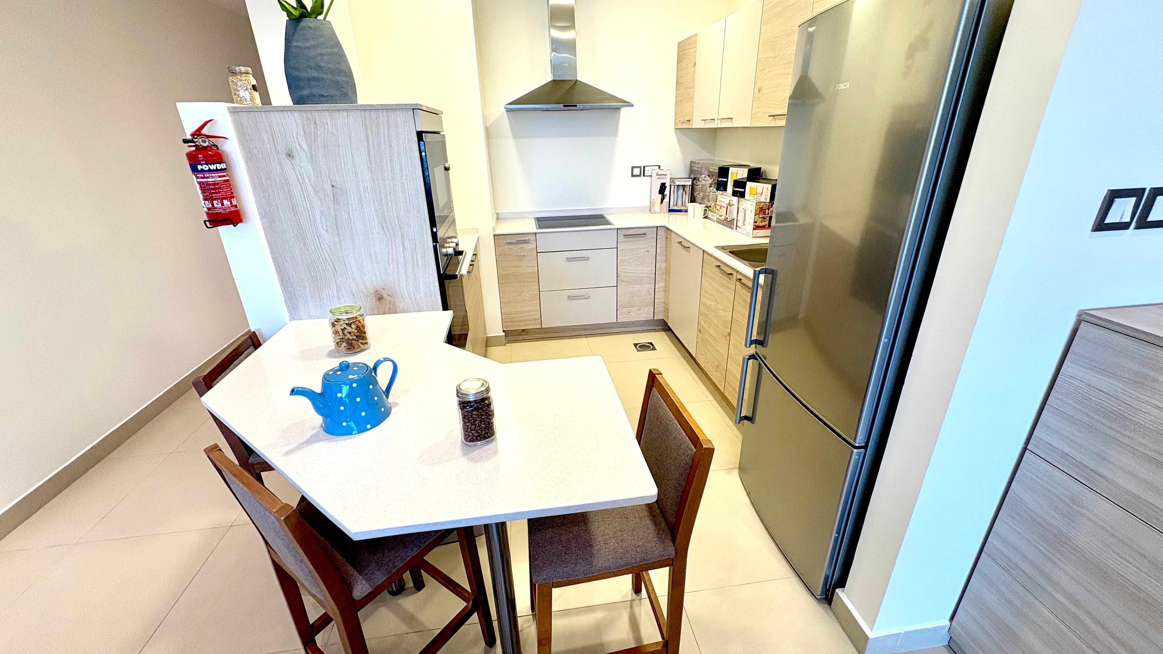 Modern 3BR Apartment | Pool, Gym & Covered Parking
