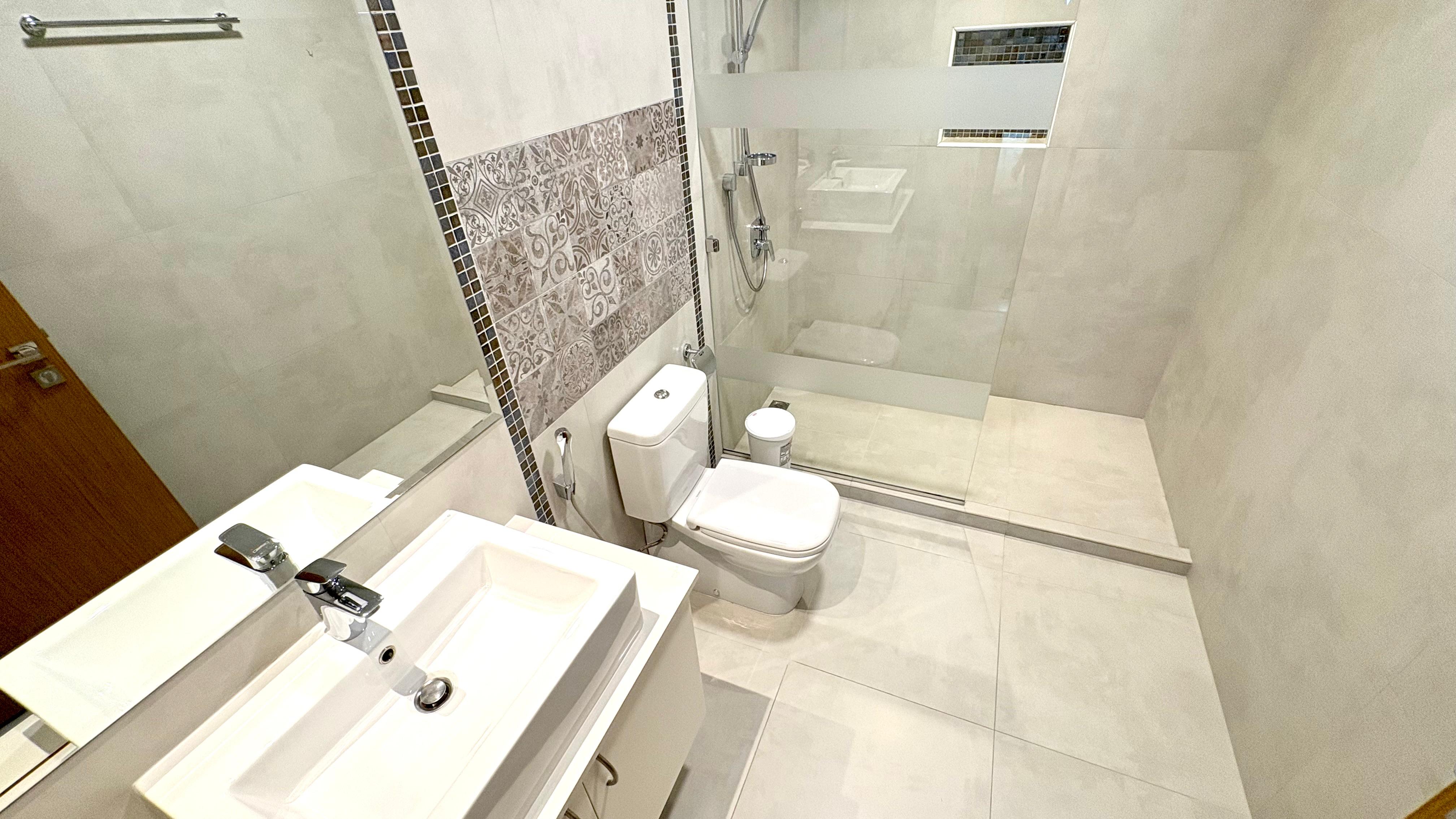  Luxury 1BR Apartment for Rent | Free Internet , Housekeeping