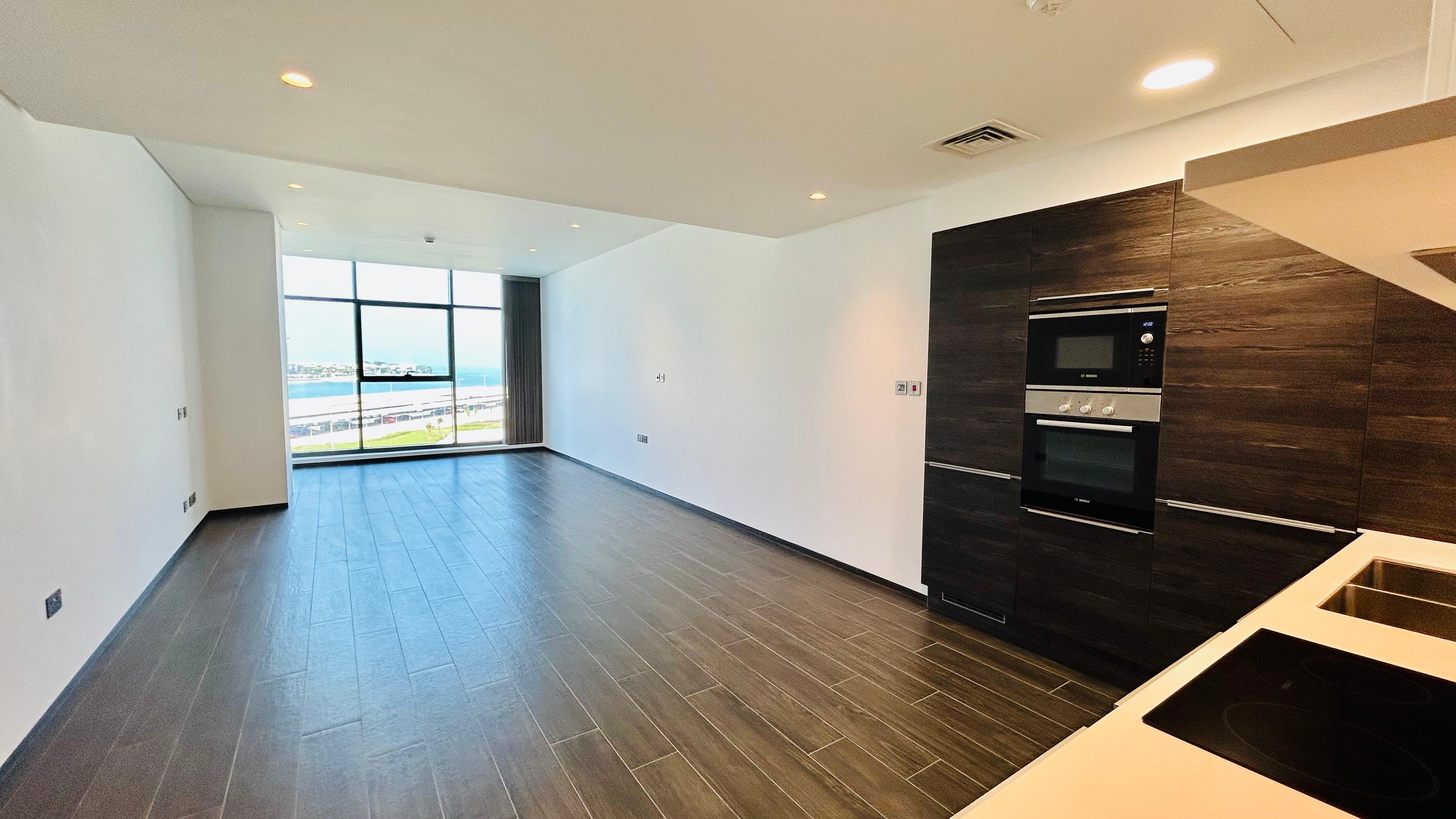 Brand new Three bedrooms Luxury apartment in Harbour row