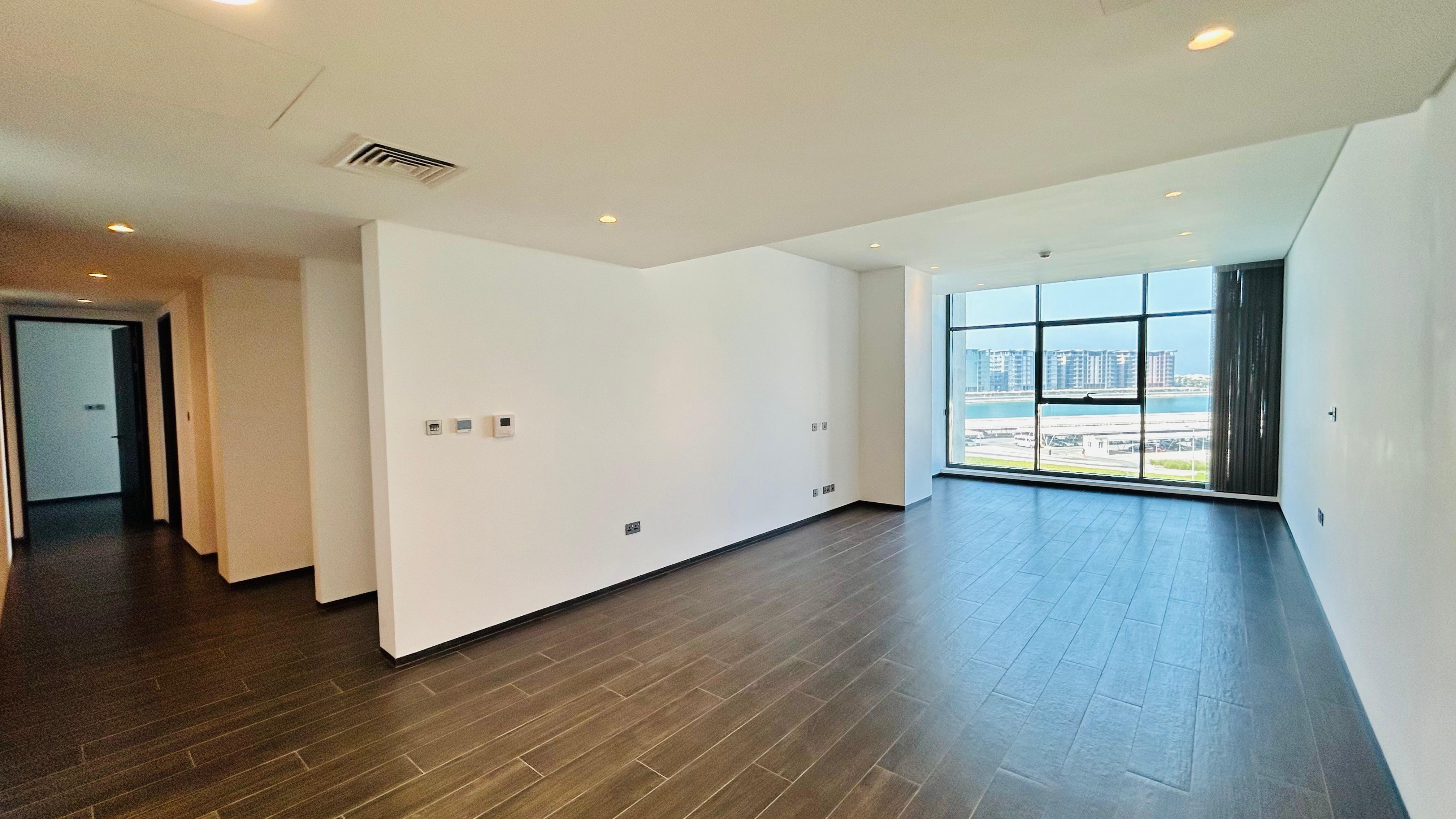 Brand new Three bedrooms Luxury apartment in Harbour row