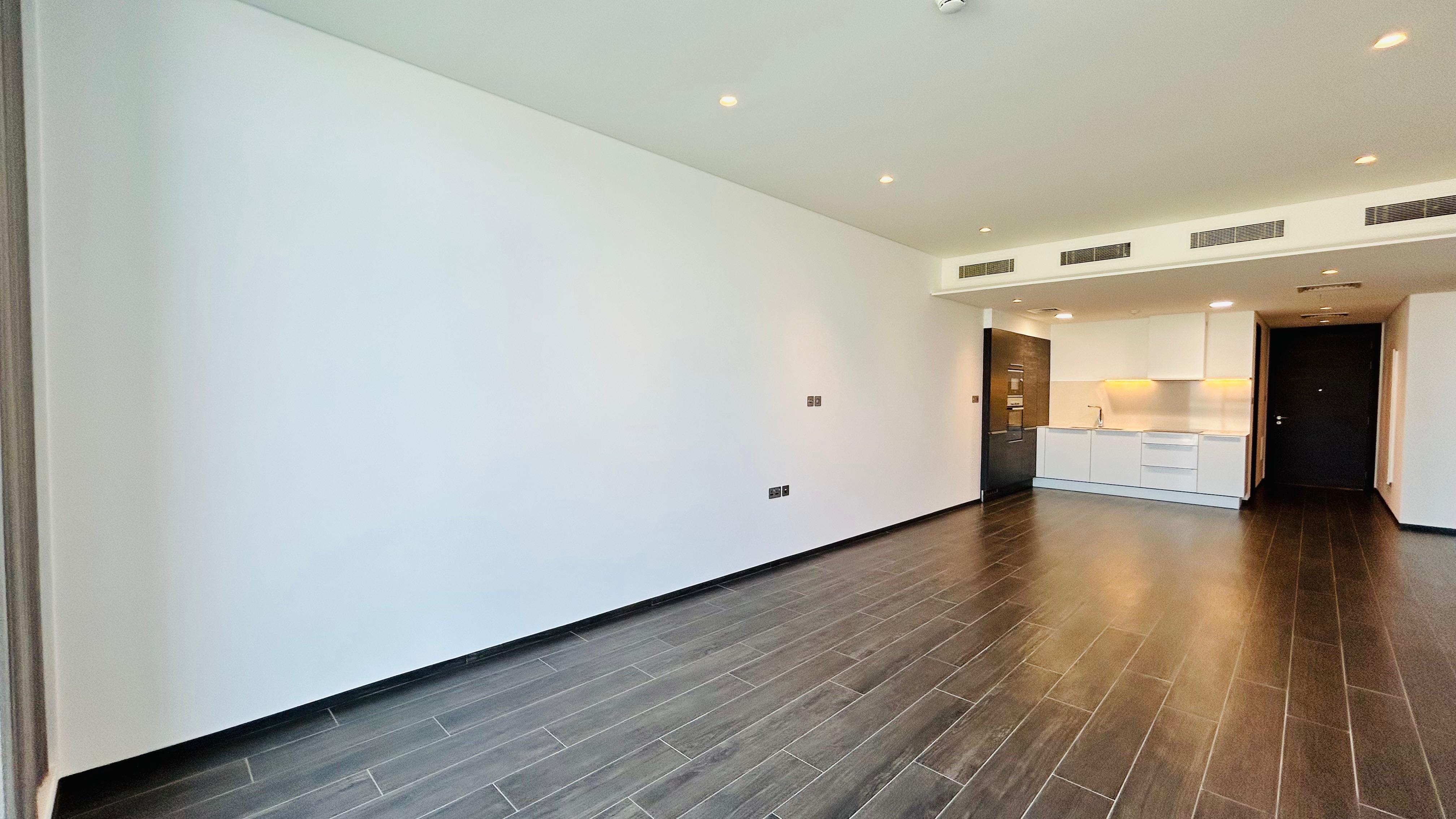 Brand new Three bedrooms Luxury apartment in Harbour row