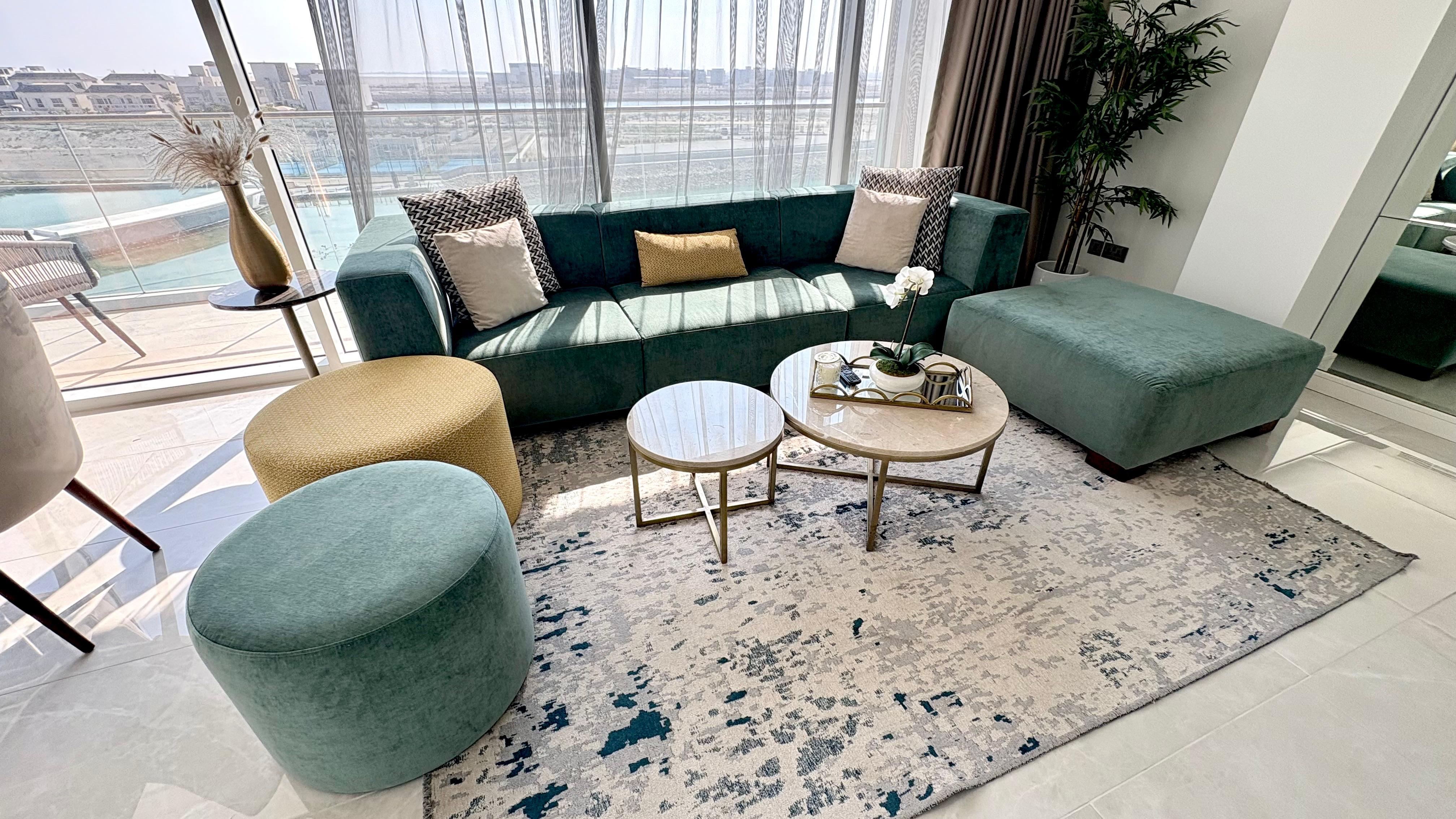 Luxury 3 BR apartment with large balcony and sea view