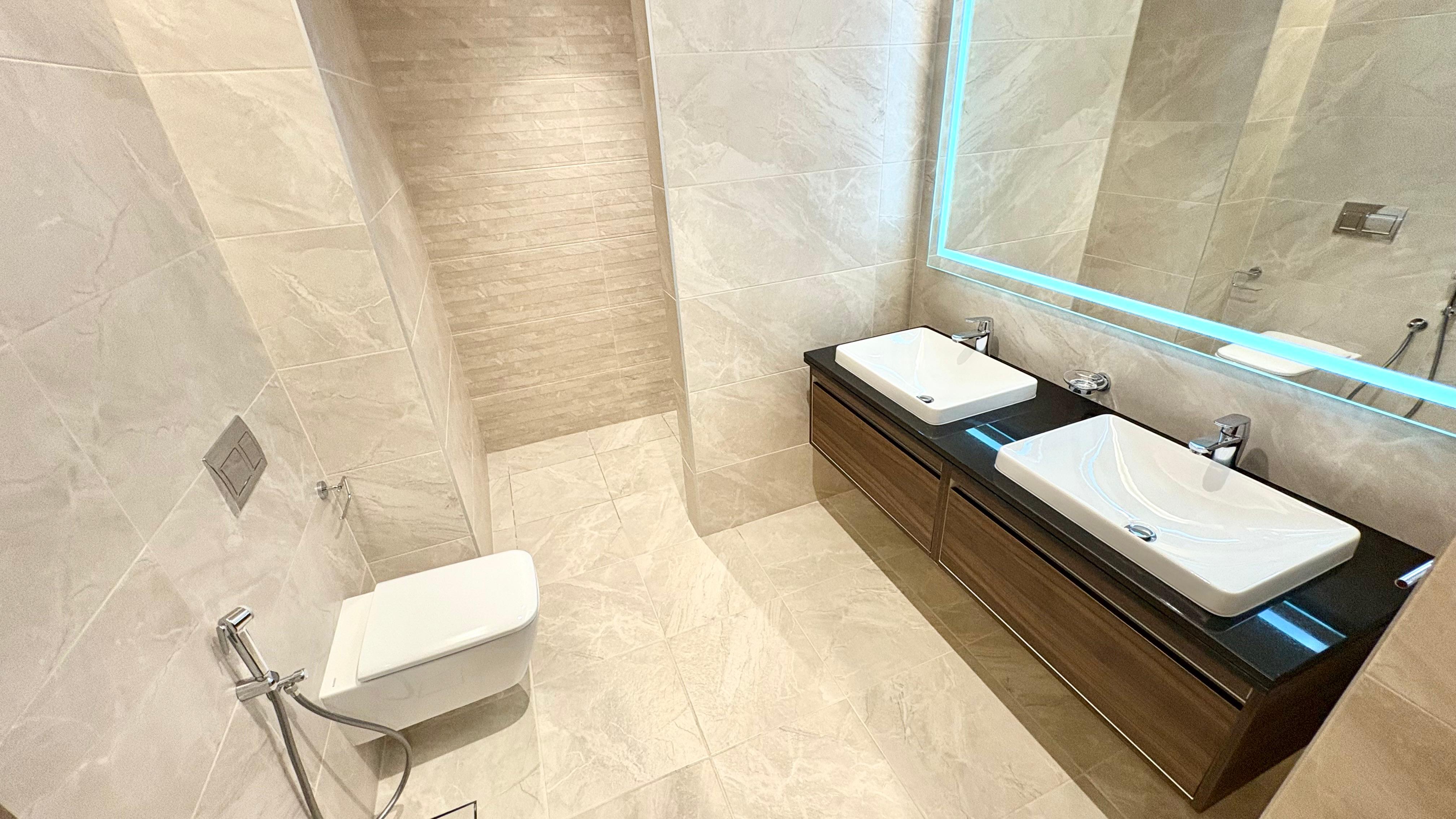 Luxury 2BR Apartment with Open Kitchen & Balcony