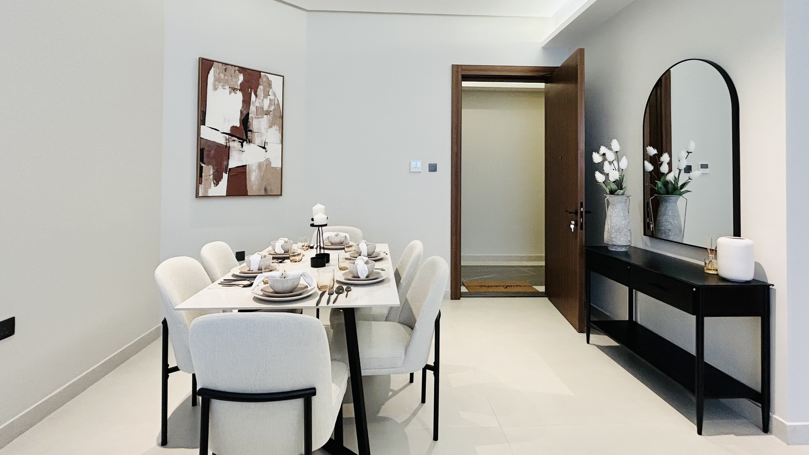 LUXURY | SPACIOUS ROOMS | BALCONY | MODERN