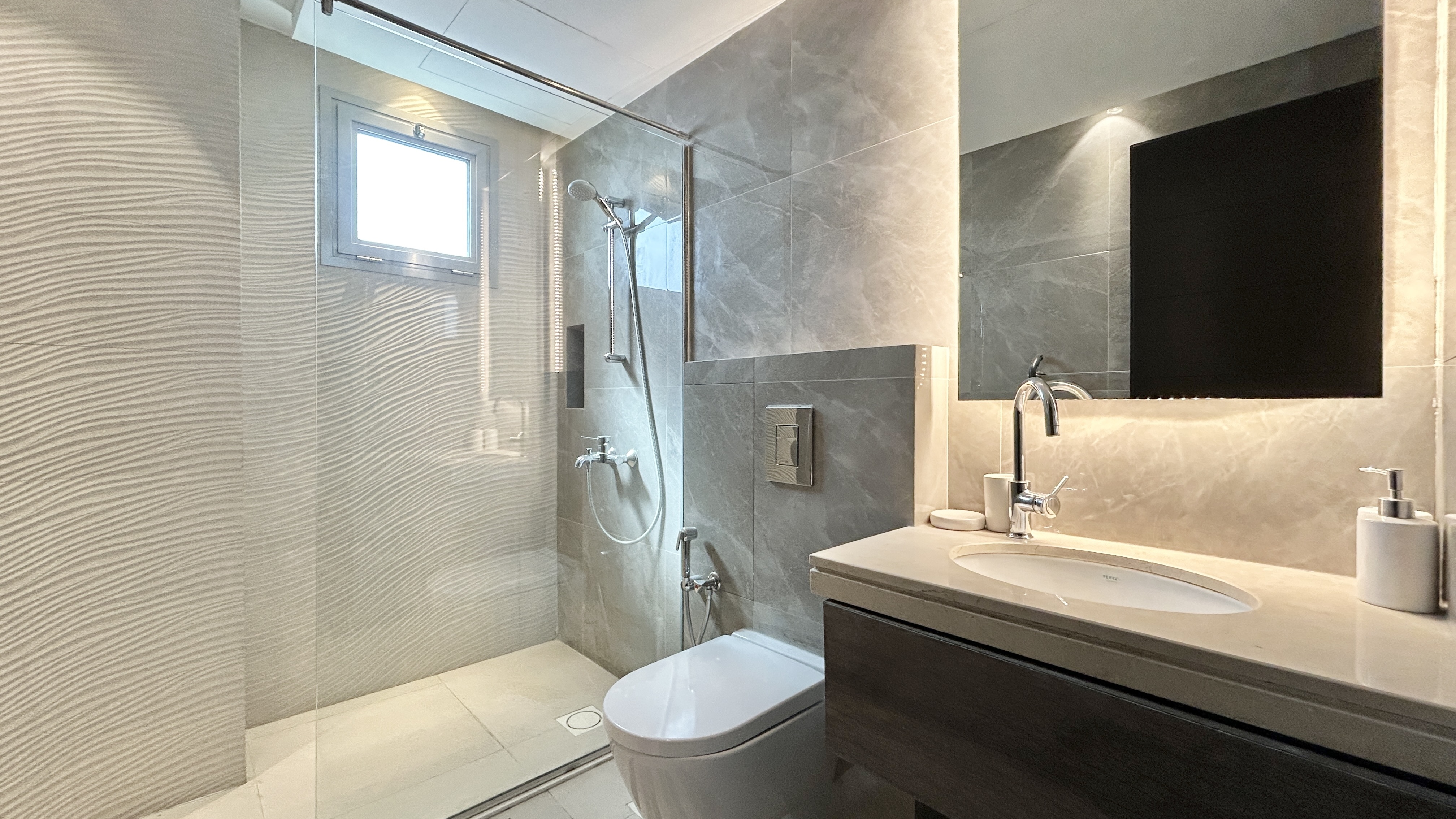 MODERN | CITY/SEA VIEW | SPACIOUS ROOM | AMENITIES
