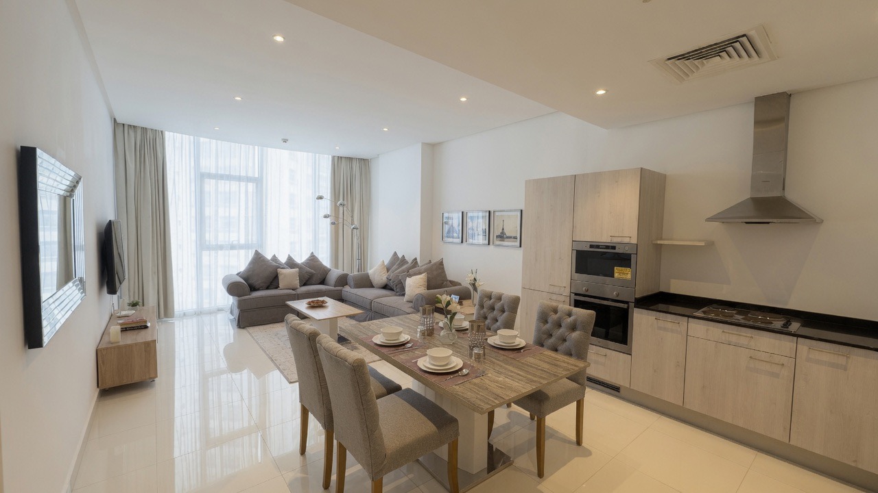 COMFORTABLE CITY LIVING | FREE WIFI | COVERED PARKING