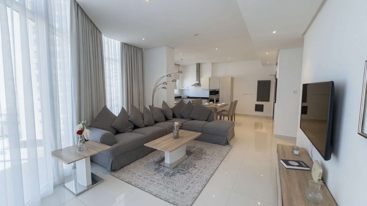 WELL-LOCATED ONE BEDROOM | COVERED PARKING | FREE WIFI