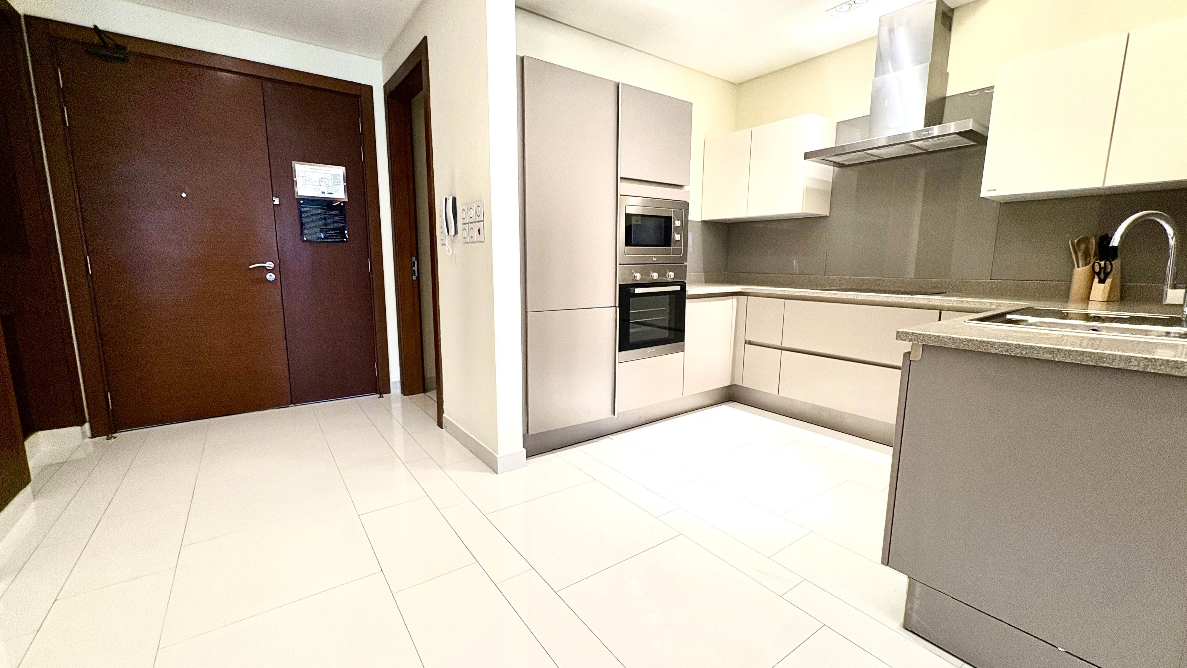 Premium 1BR Sea View Apartment in Reef Island