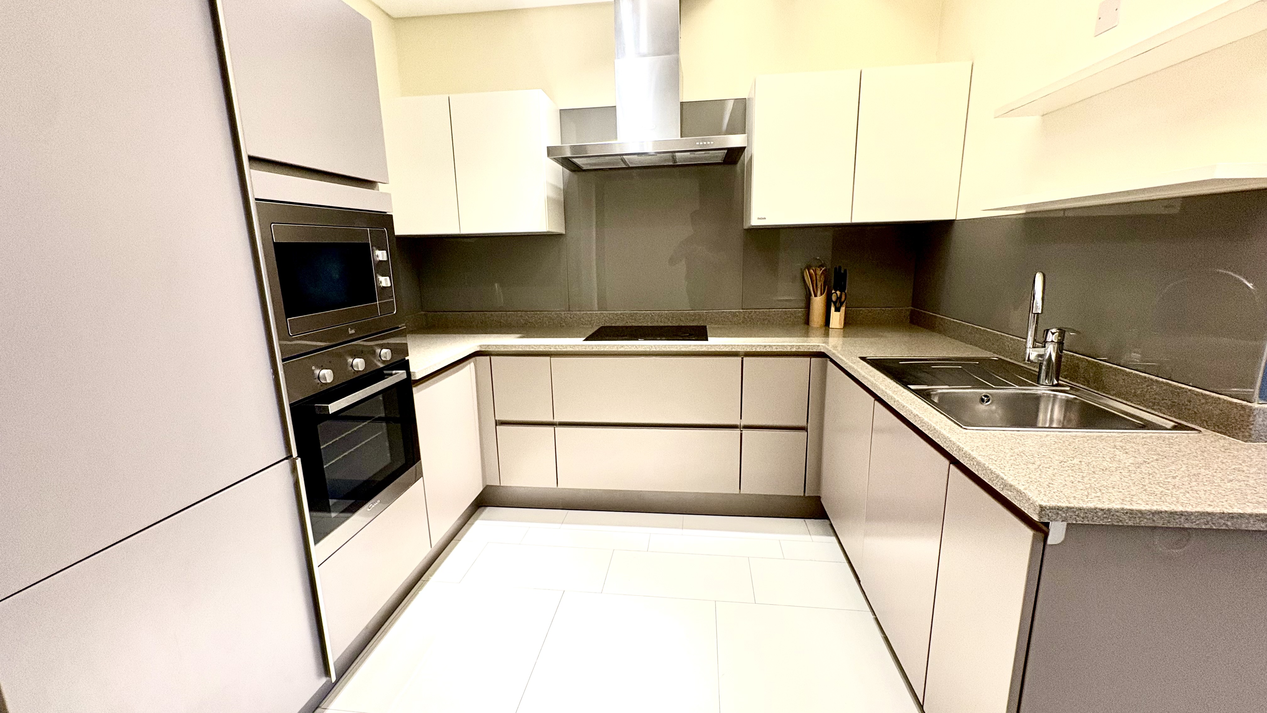 Luxury 1BR Sea View Apartment | Reef Island