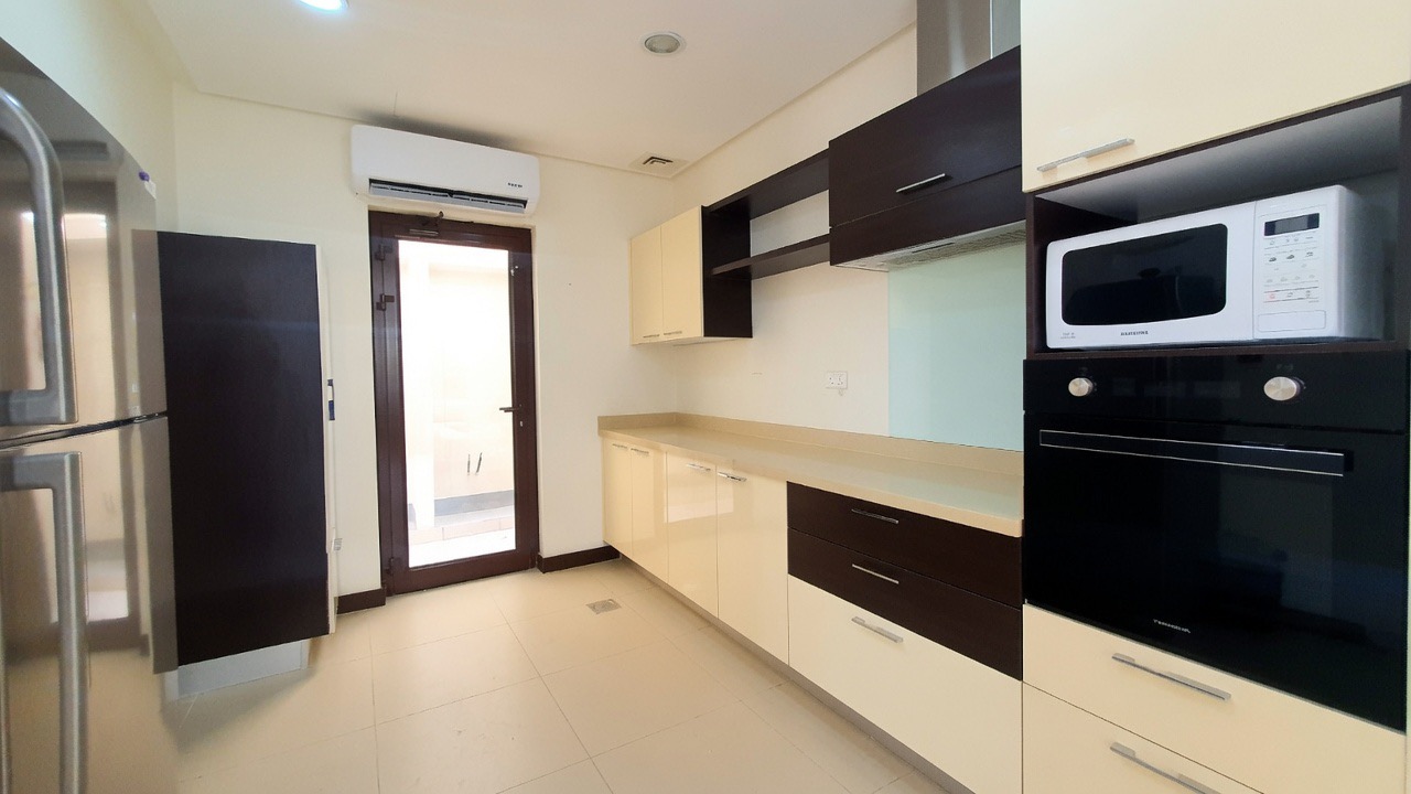 LUXURY FAMILY VILLA | FULLY FURNISHED | CORNER PLOT