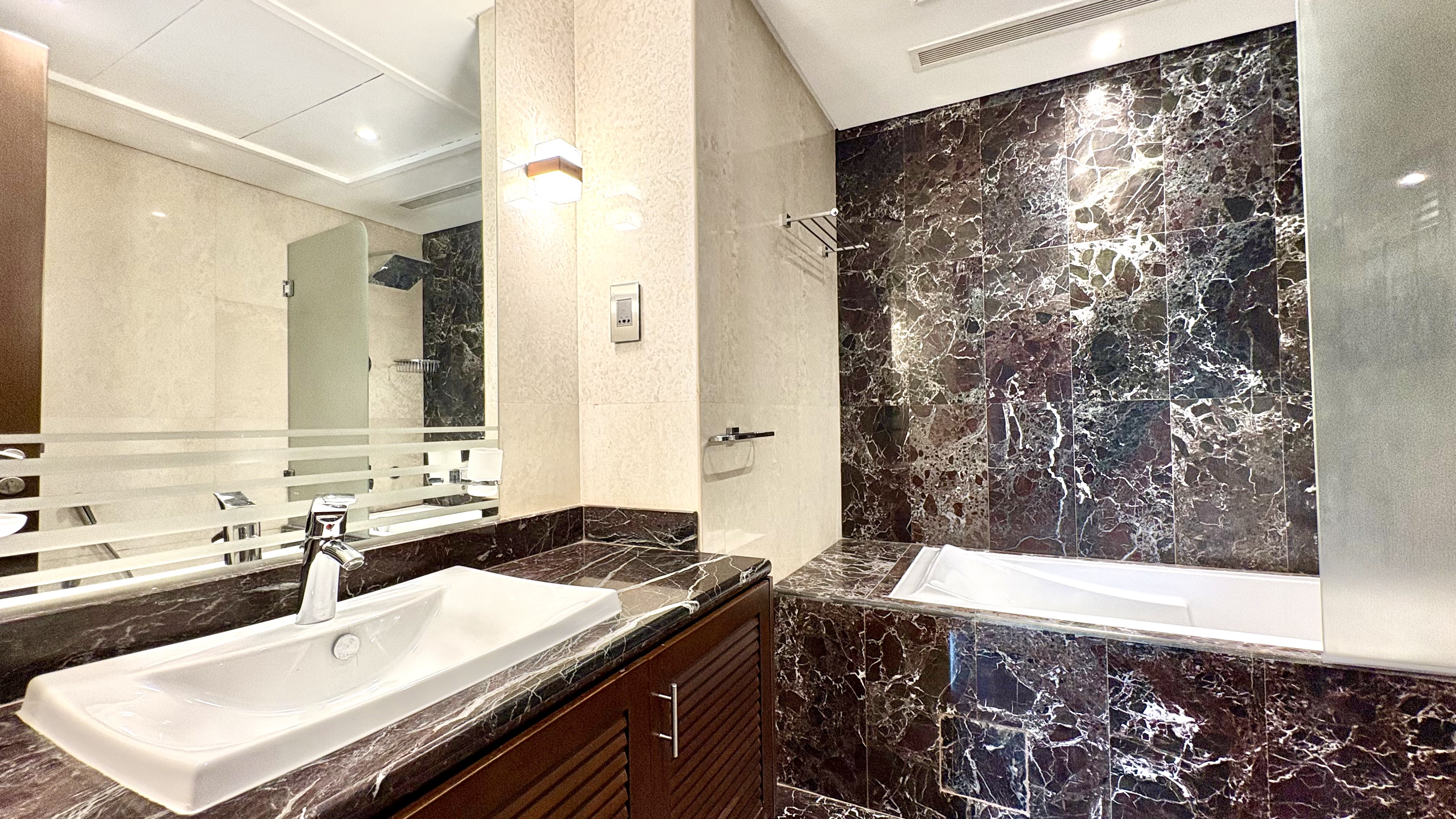 Premium 1BR Sea View Apartment in Reef Island