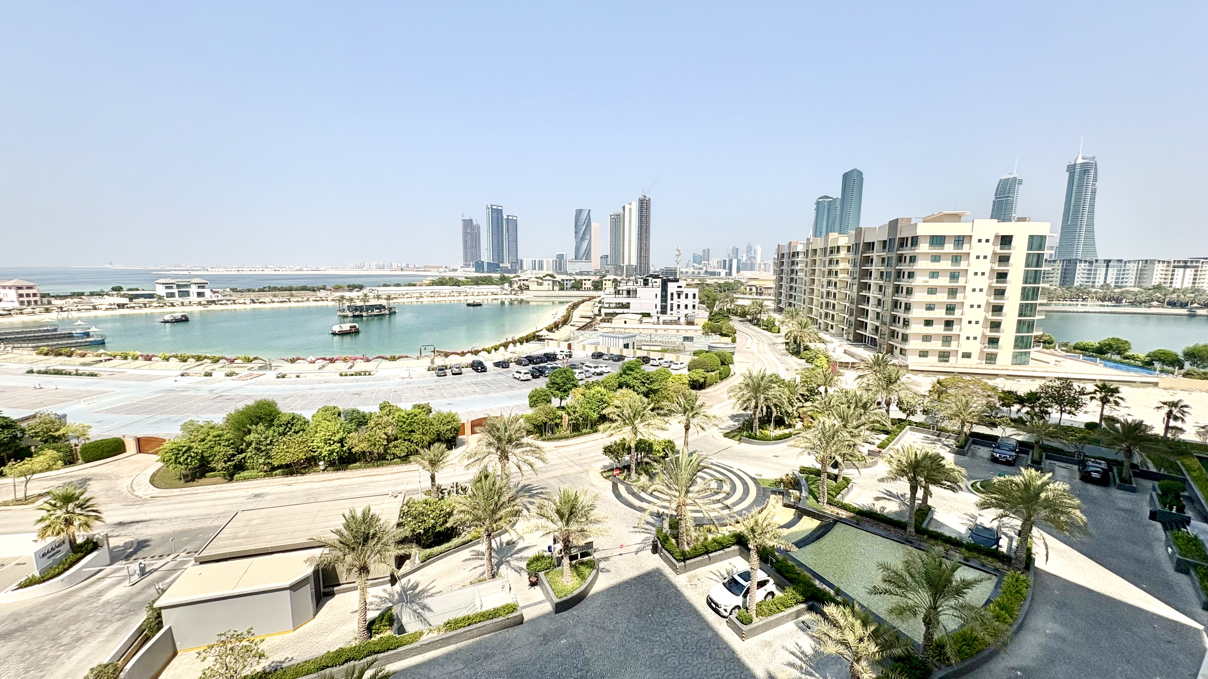 Luxury Spacious 1-Bedroom Apartment with Stunning Sea View | Reef Island