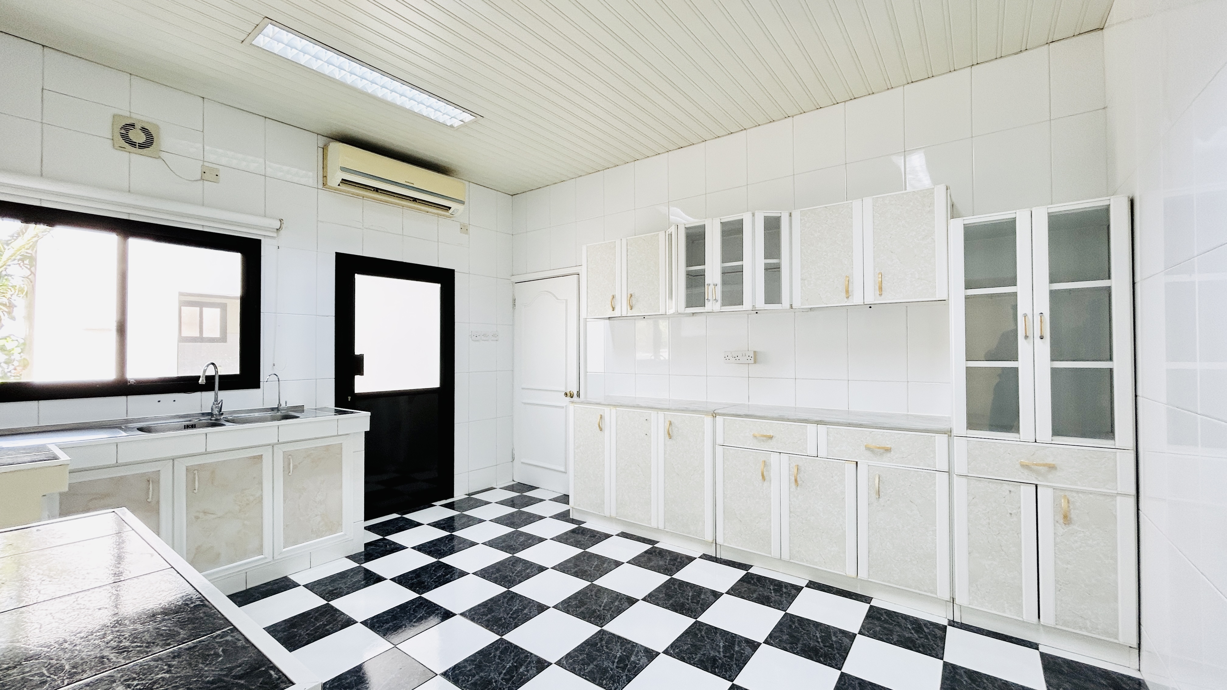 NEWLY RENOVATED | SPACIOUS | GREAT FACILITIES