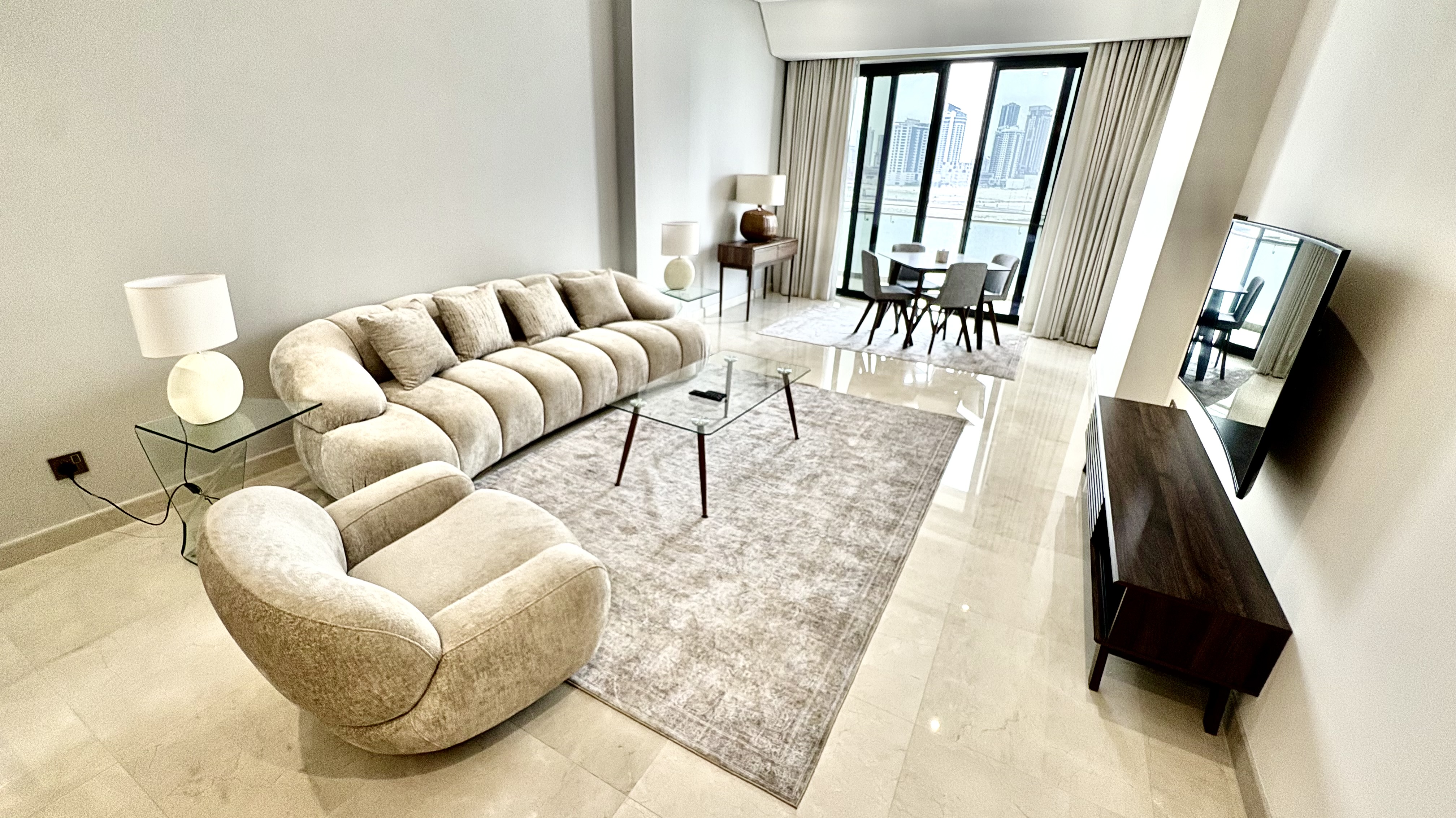 Spacious 1-Bedroom Sea View Apt, Reef Island