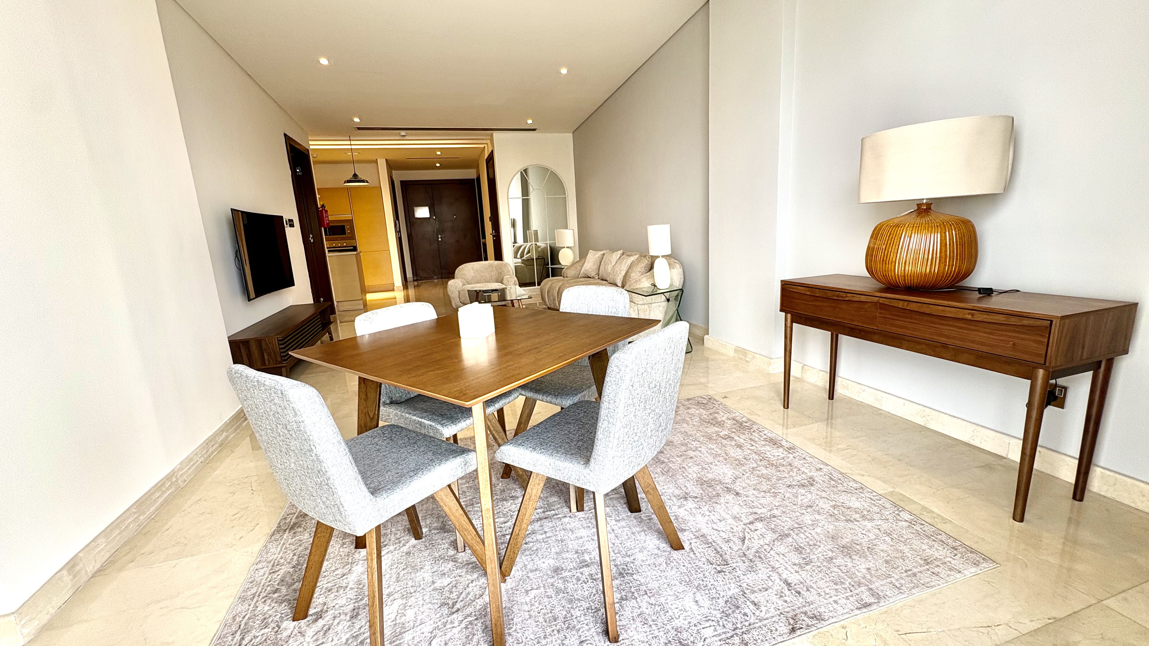 Spacious 1-Bedroom Sea View Apt, Reef Island