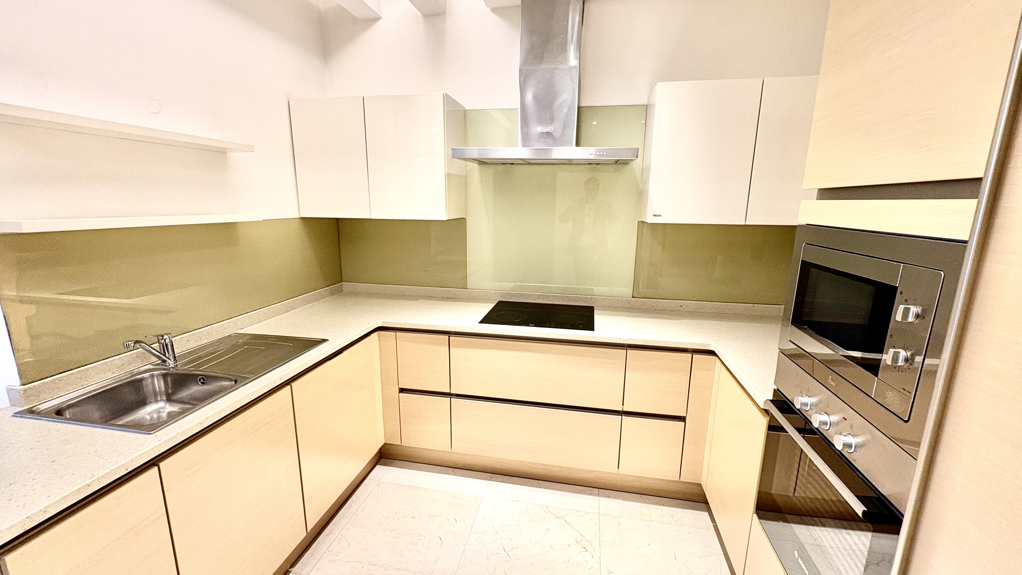 Spacious 1-Bedroom Sea View Apt, Reef Island